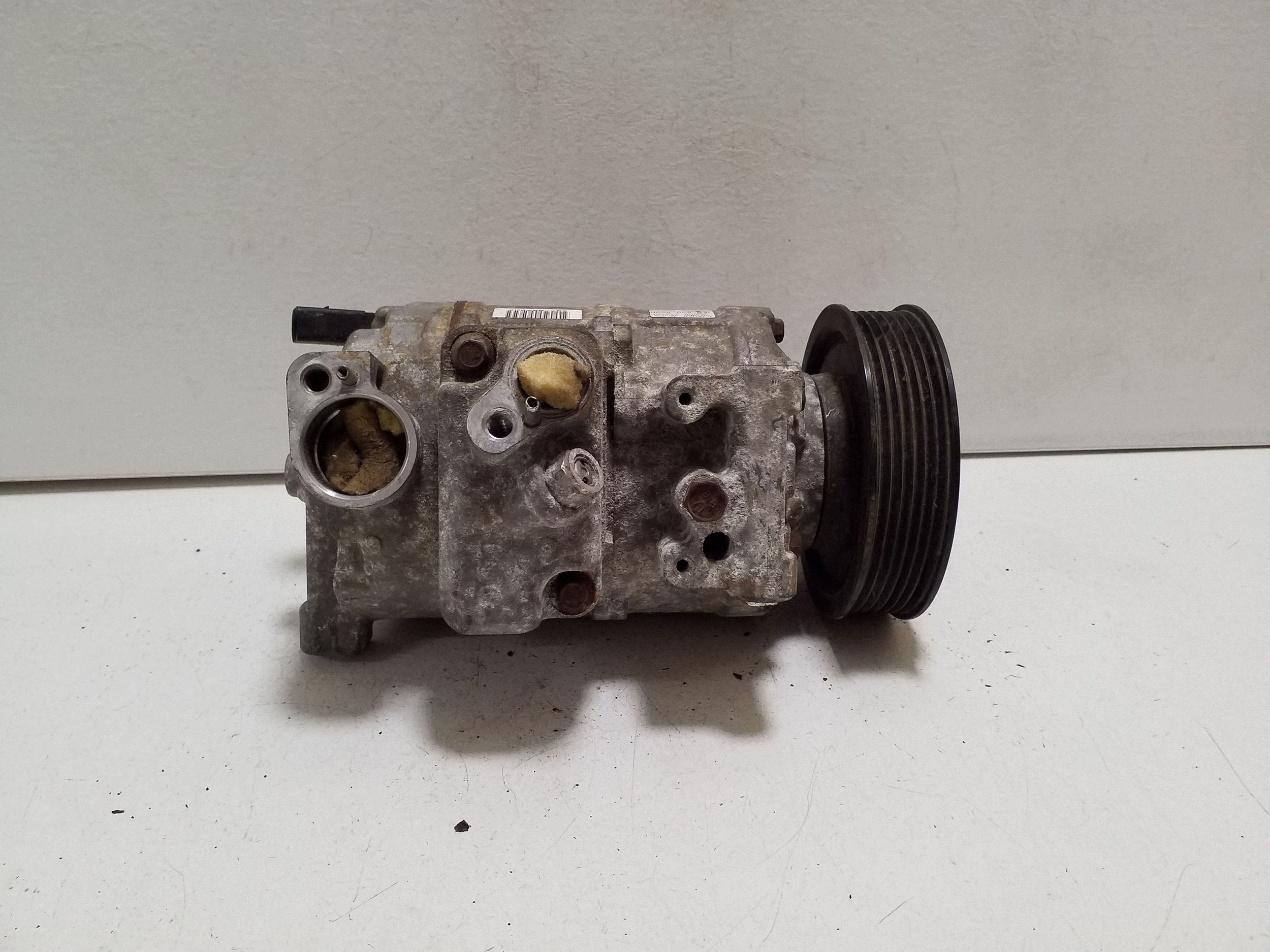 Support compresseur clim VW Golf V 1K0820859N image 3