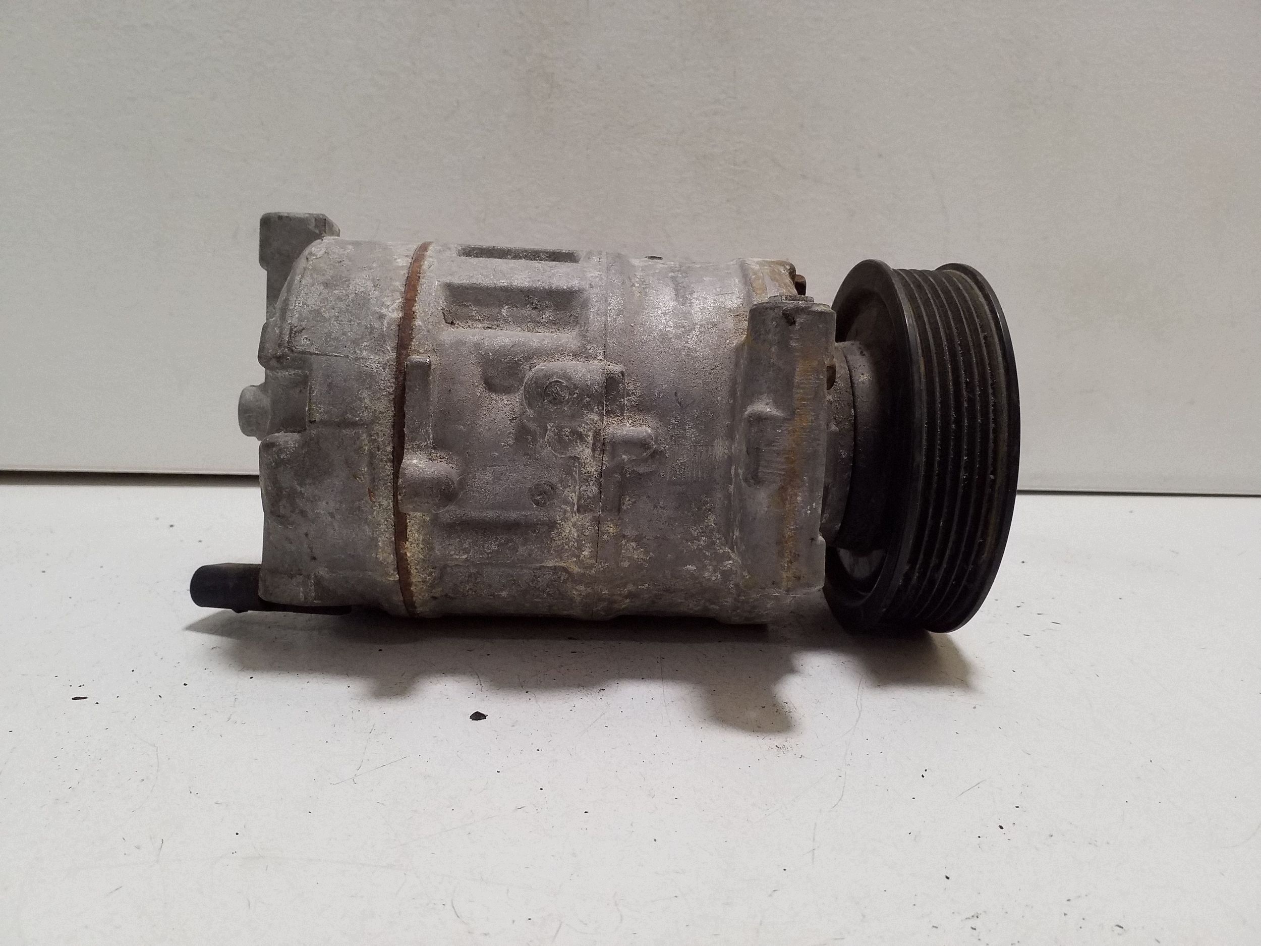 Support compresseur clim VW Golf V 1K0820859N image 5