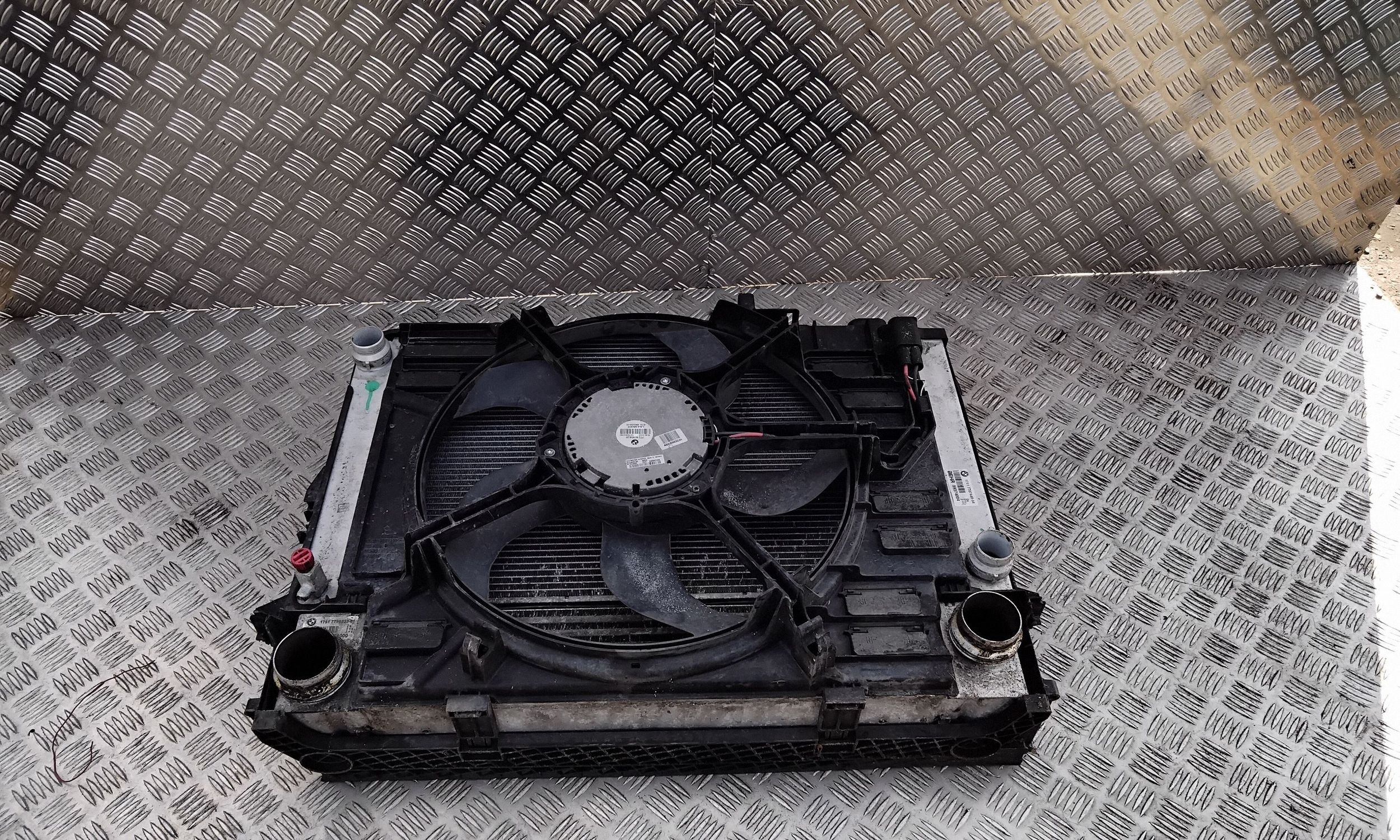BMW 5 E60 E61 Radiateur P1127004 image 8