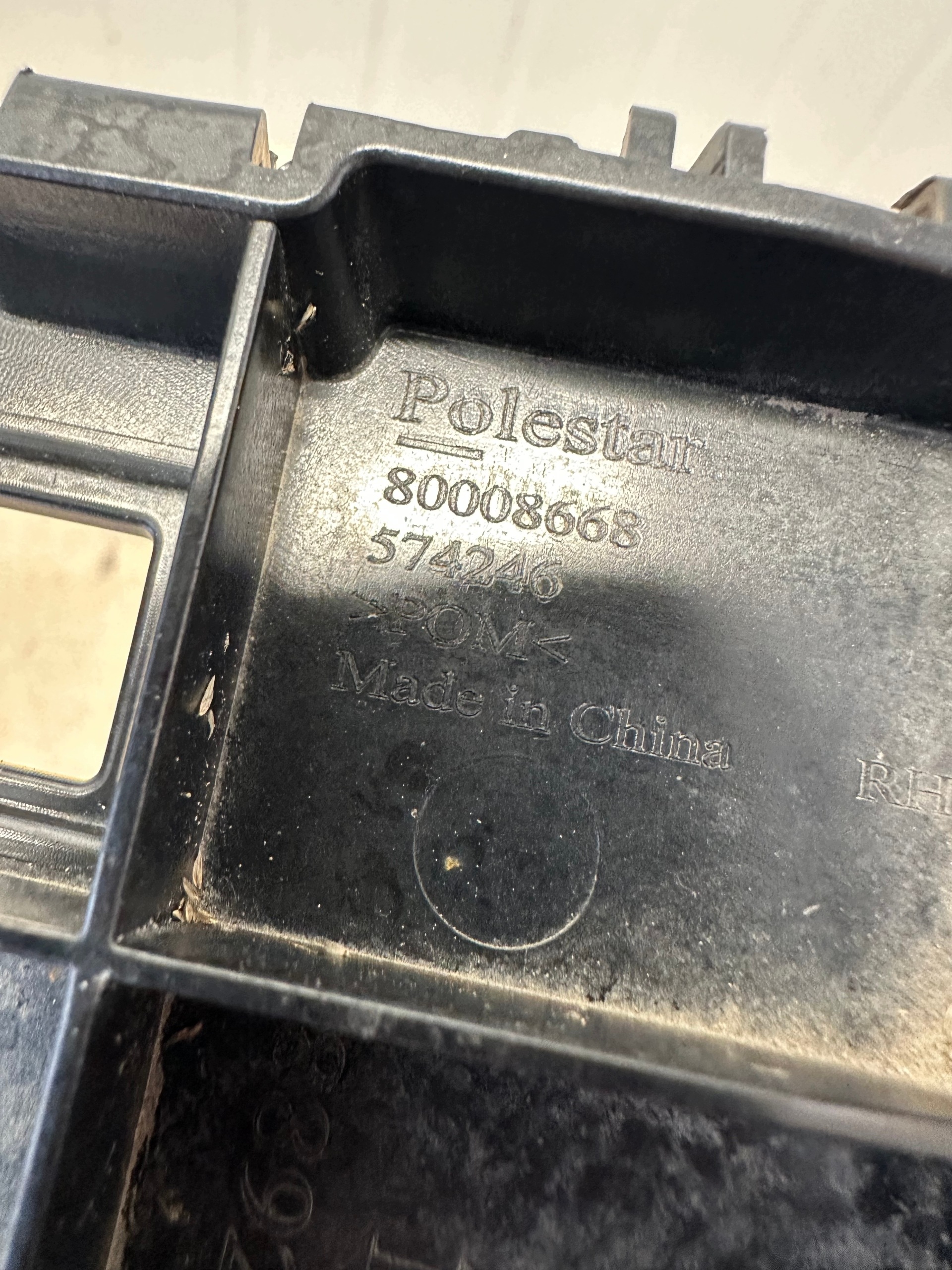 POLESTAR 4 IV 80008668 bumper bracket used image 3