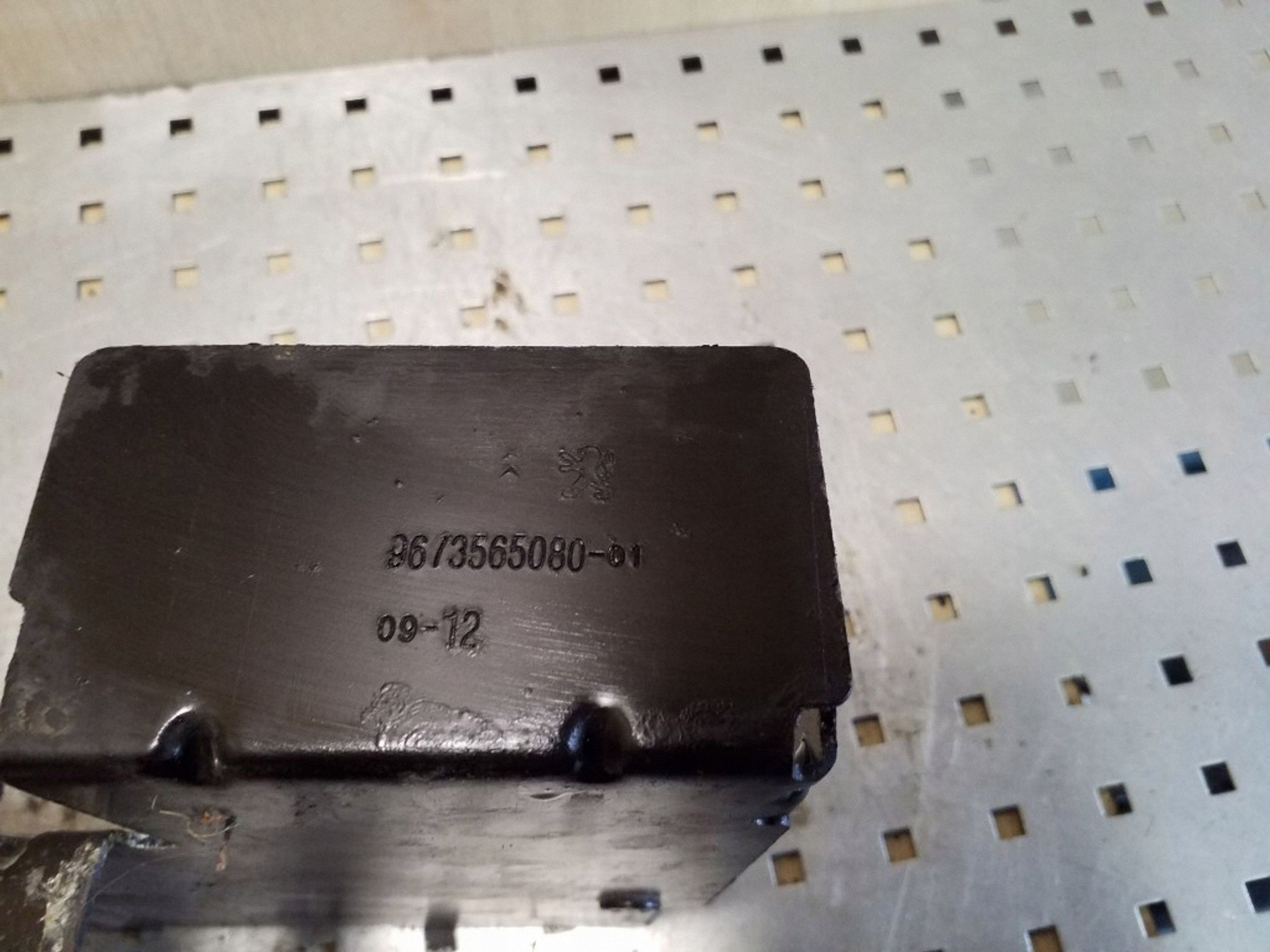 Parts of PEUGEOT 208 9673565080 1.56L diesel 68kW 2013