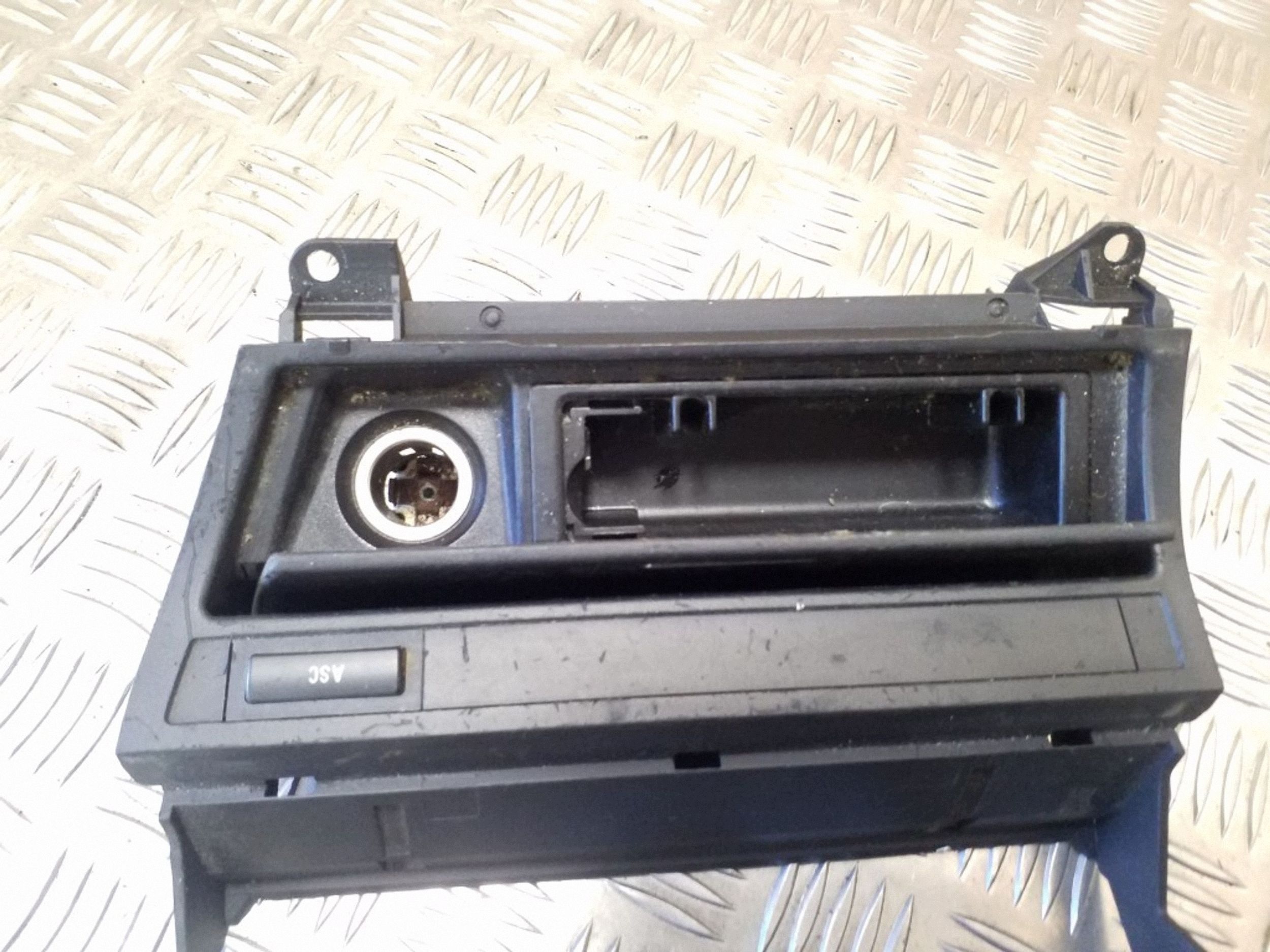 BMW 3 E46 Cendrier 307130500 image 3