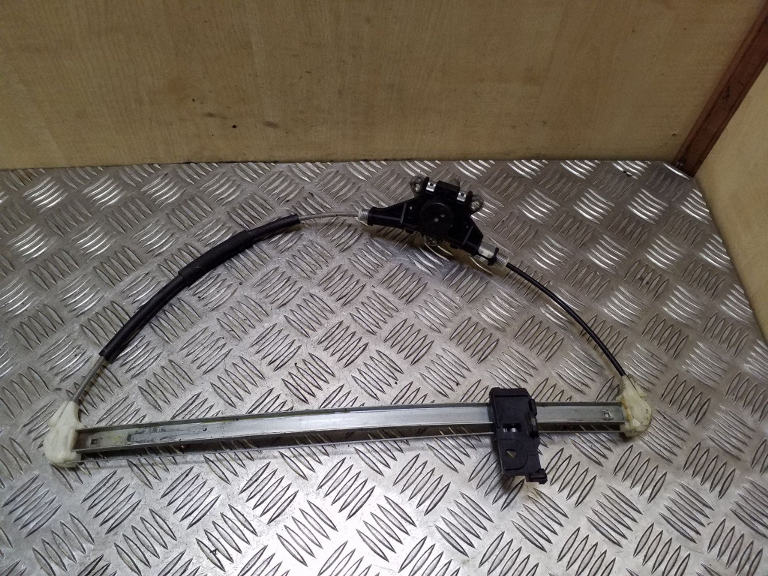 Mazda 3 I Takaovin nostin, takana oikea, käytetty