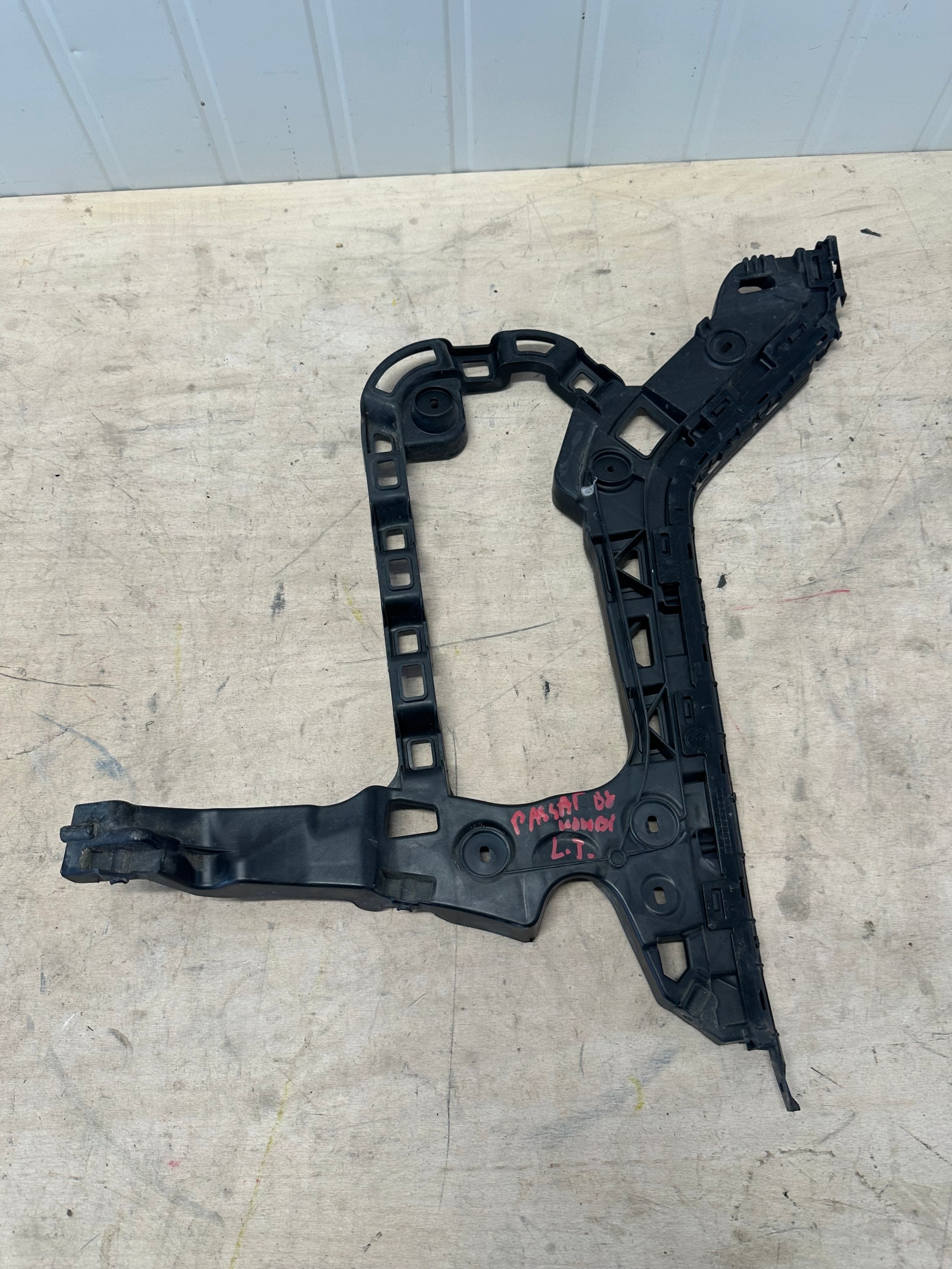 Supporto Paraurti Posteriore Destro Passat B8 image 2