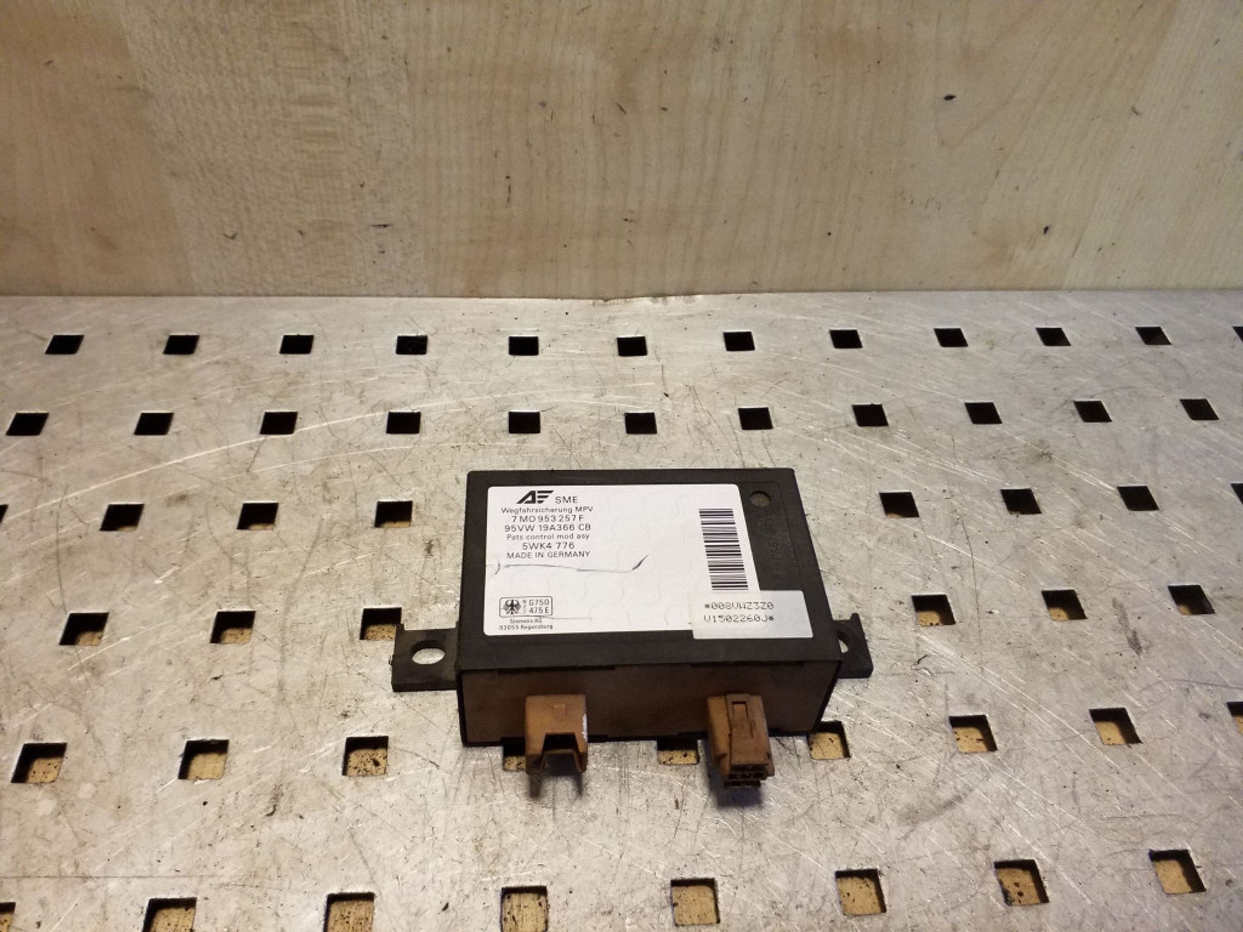 MITSUBISHI SPACE WAGON MODULE IMMOBILISER 7M0953257F image 2