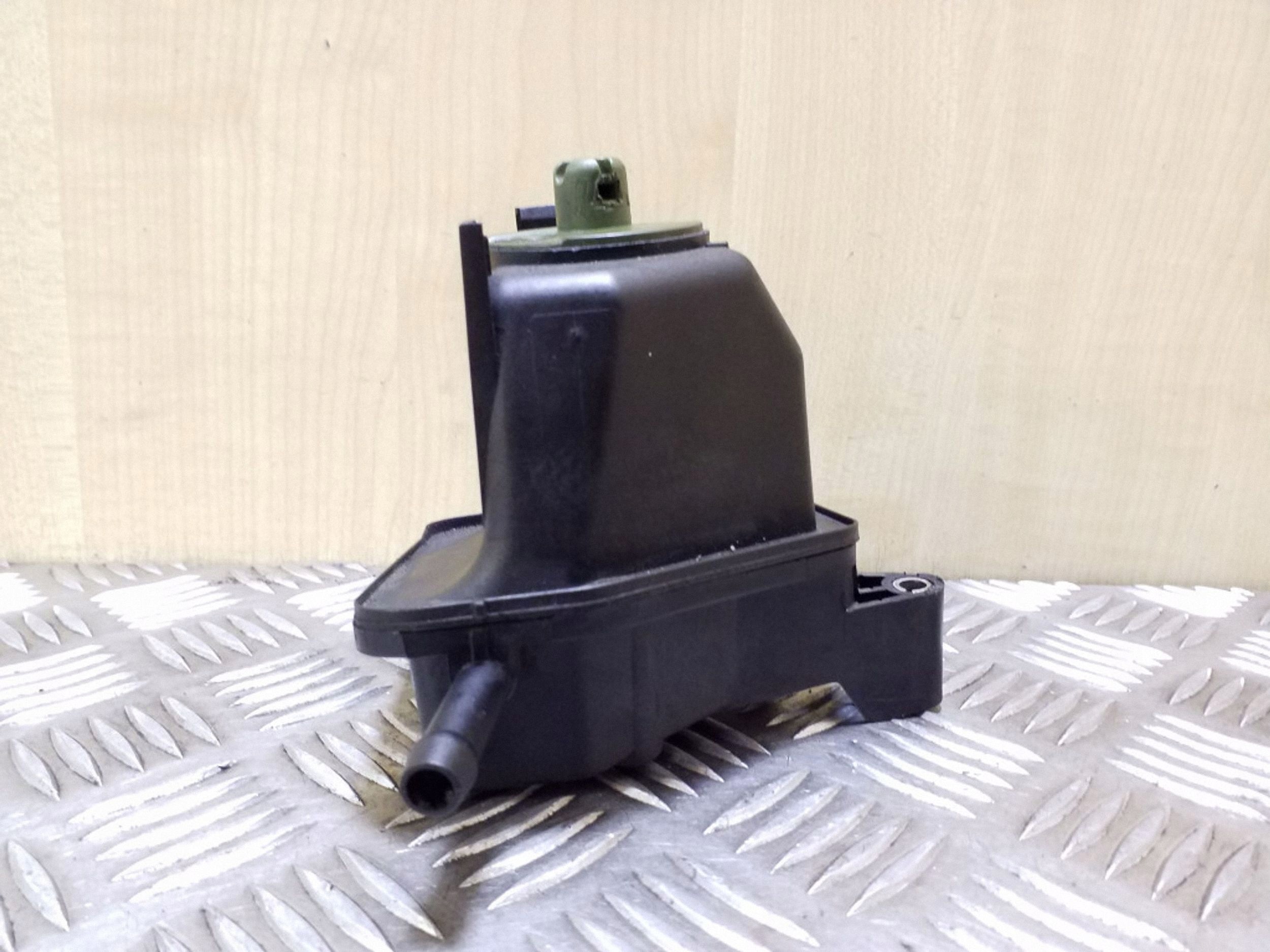 Ohjaustehostimen nestesäiliö Škoda Octavia I 1J0422371C