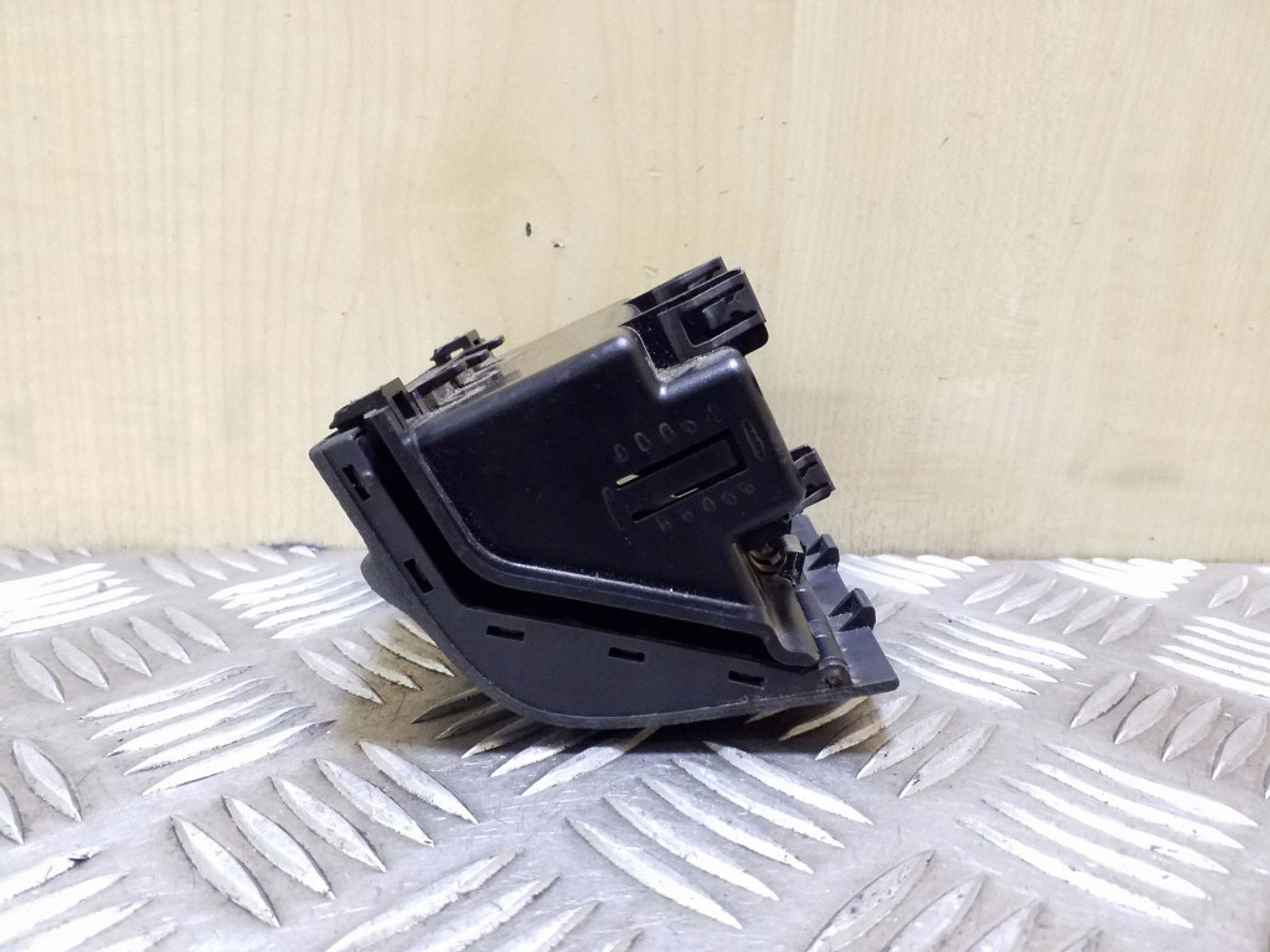 Skoda Octavia Mk1 (1U) 2004 Aschenbecher hinten Mittelkonsole OEM 1U0857962B image 4