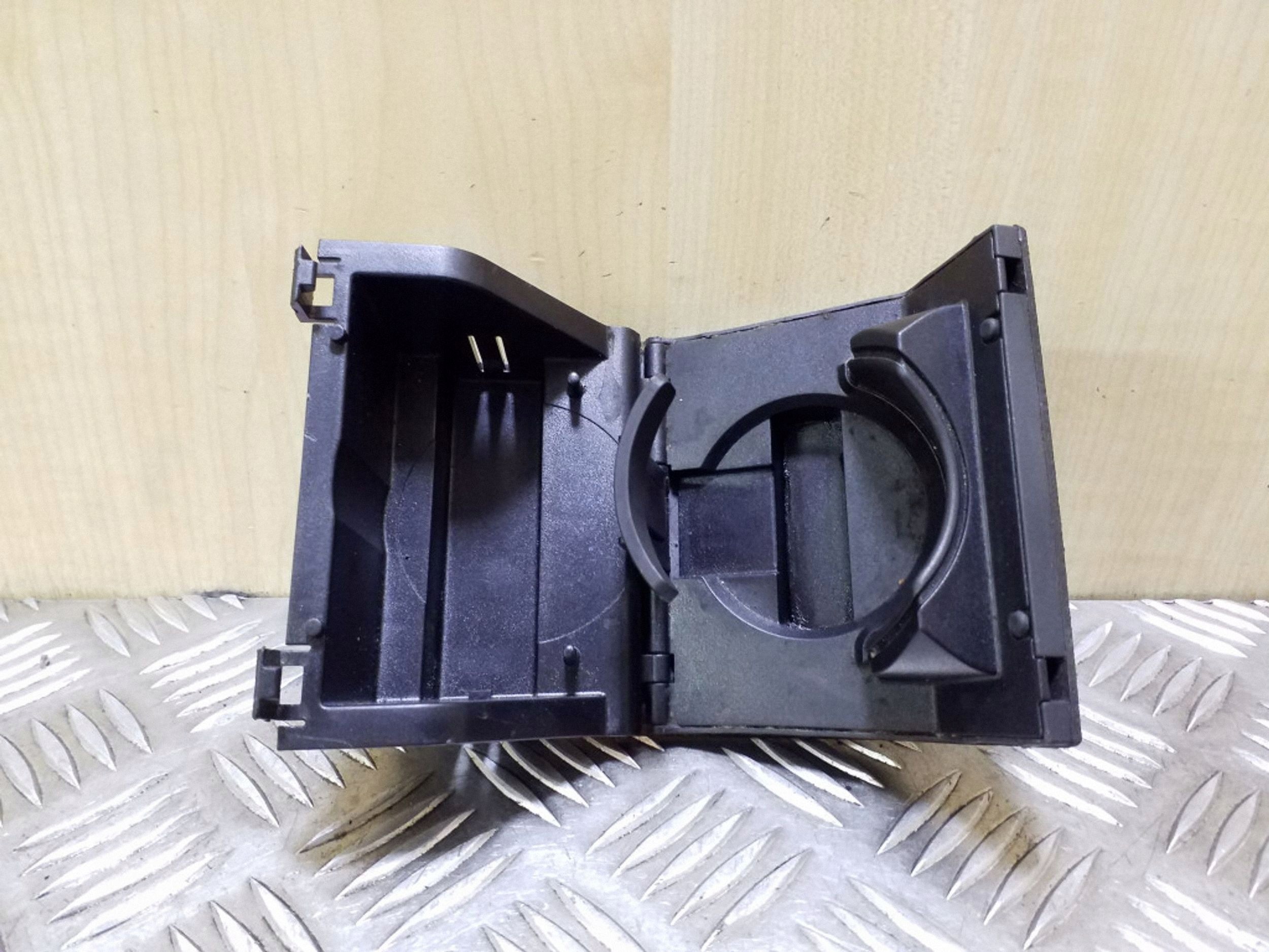 Skoda Octavia Mk1 (1U) 2004 Aschenbecher hinten Mittelkonsole OEM 1U0857962B image 5