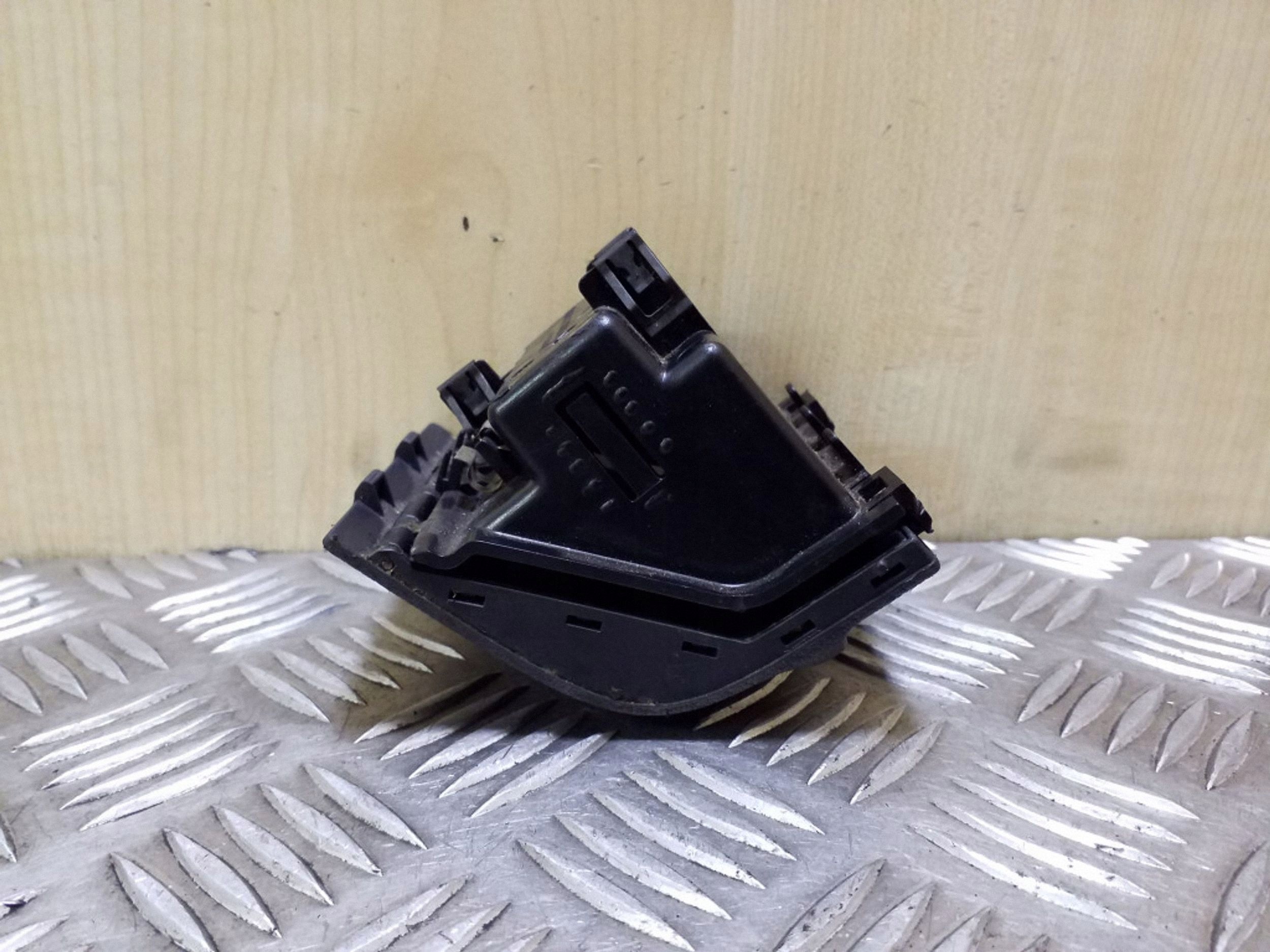 Skoda Octavia Mk1 (1U) 2004 Aschenbecher hinten Mittelkonsole OEM 1U0857962B image 6
