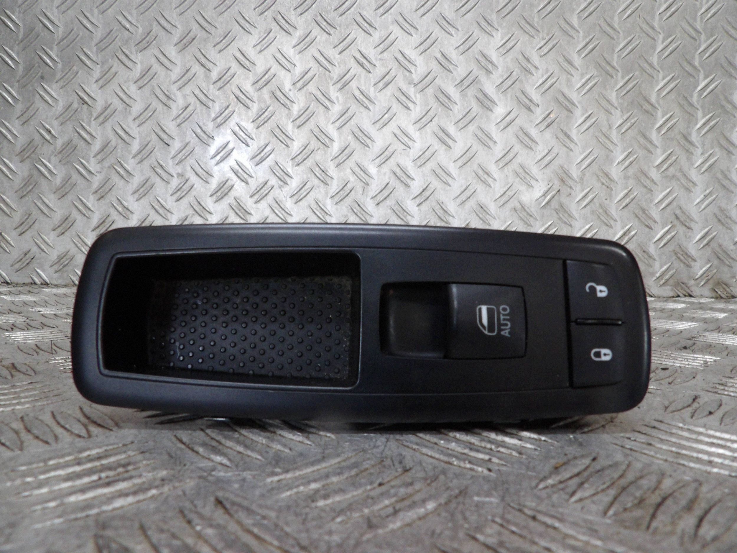 Jeep Grand Cherokee WK2 Window Switch Panel 68030822AC image 2
