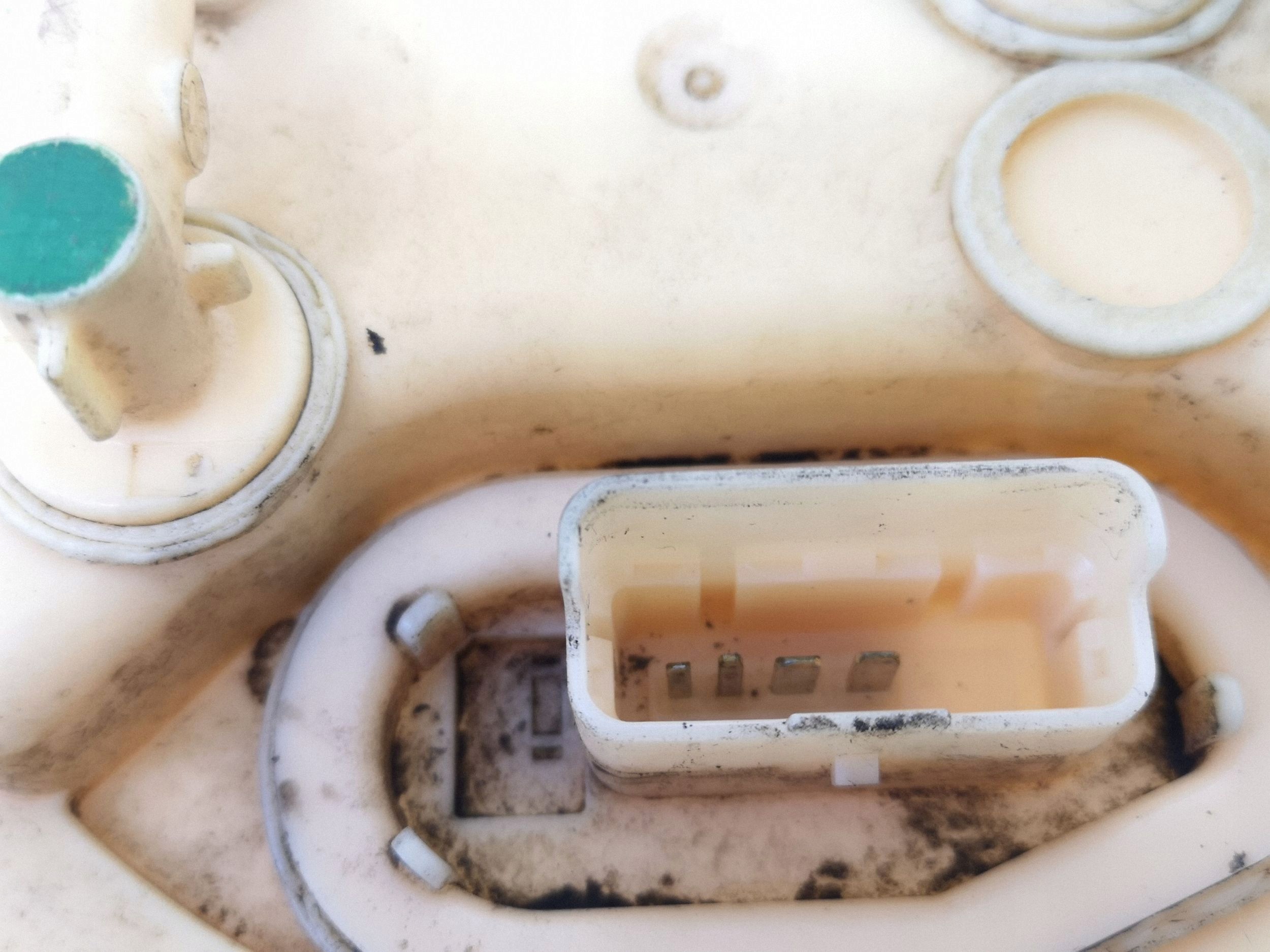 2010 Peugeot 308 Fuel Level Sensor 09294DD image 6