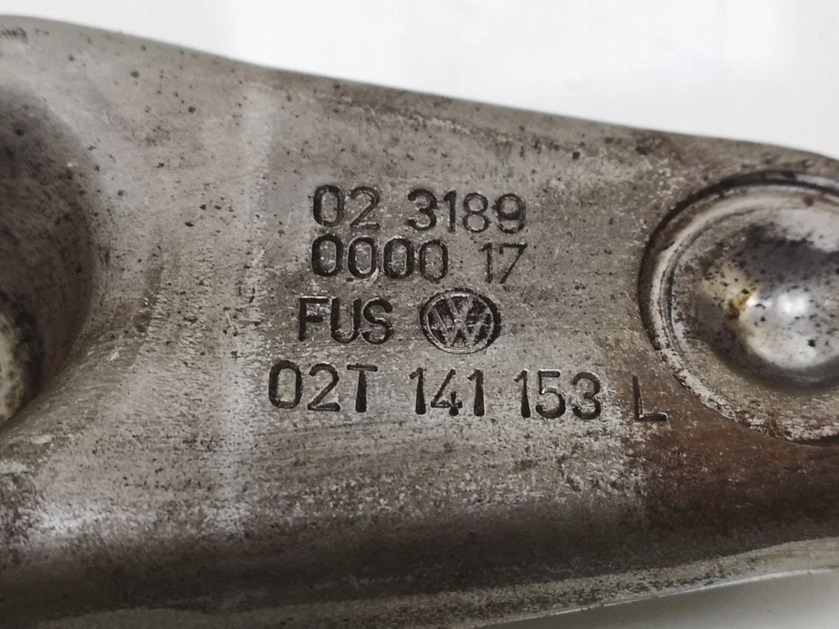 Soporte Embrague VW Golf V 02T141153L Usado image 3
