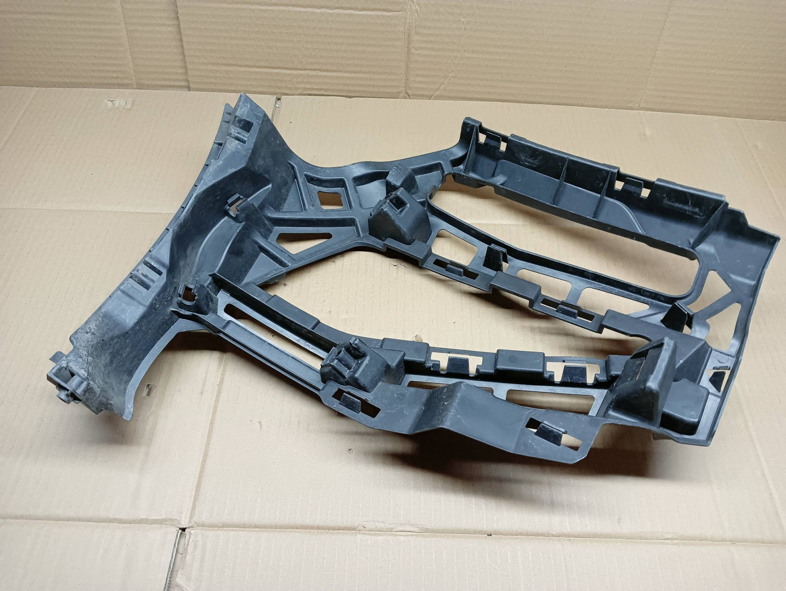 VW Golf Sportsvan M44 bumper clip links image 3