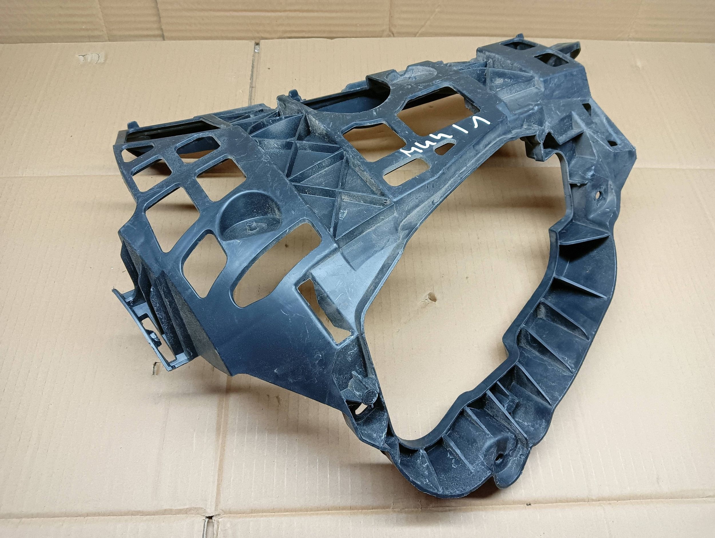 VW ID.4 Front Bumper Bracket Left Used image 2