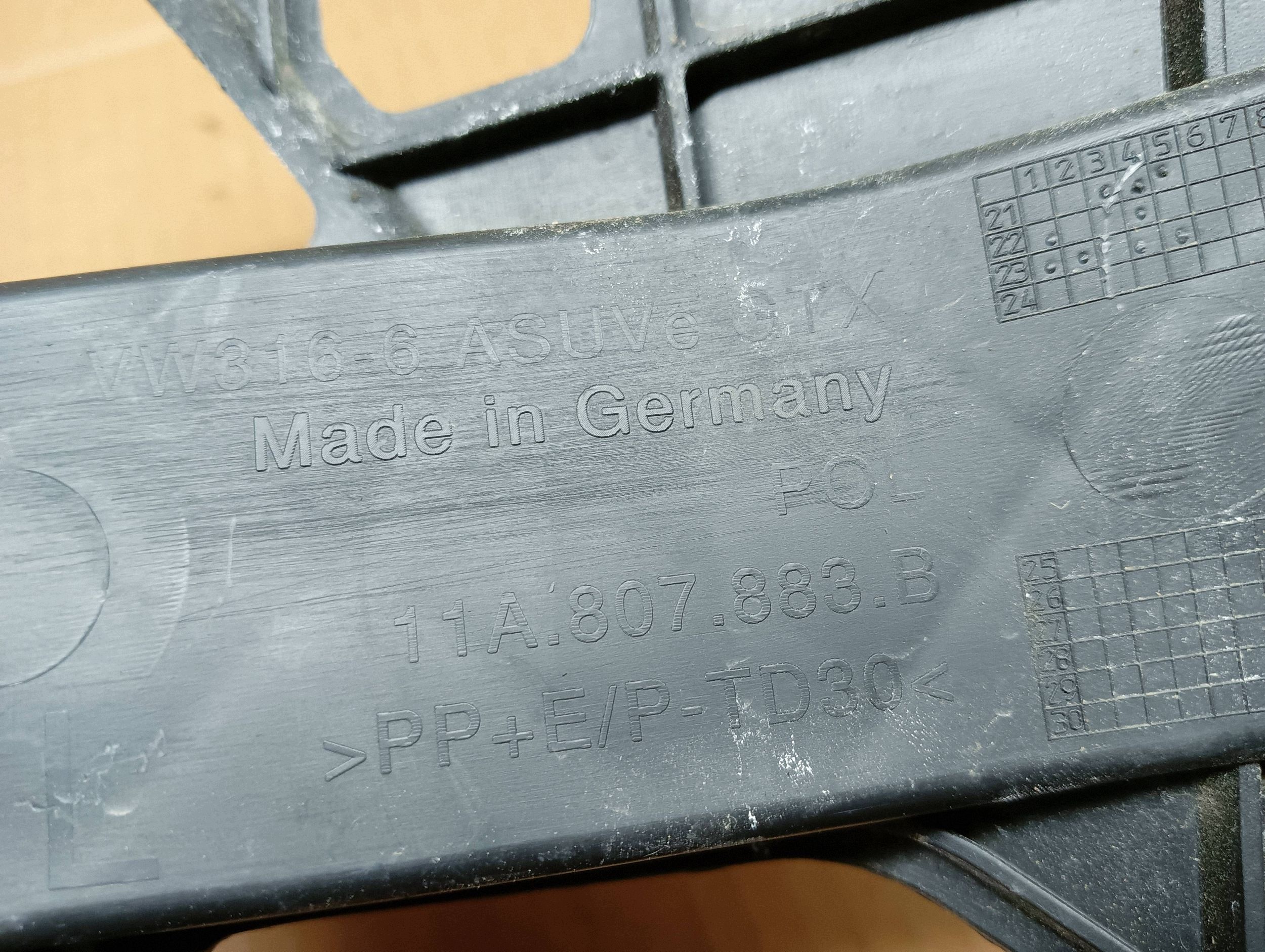 VW ID.4 Front Bumper Bracket Left Used image 4