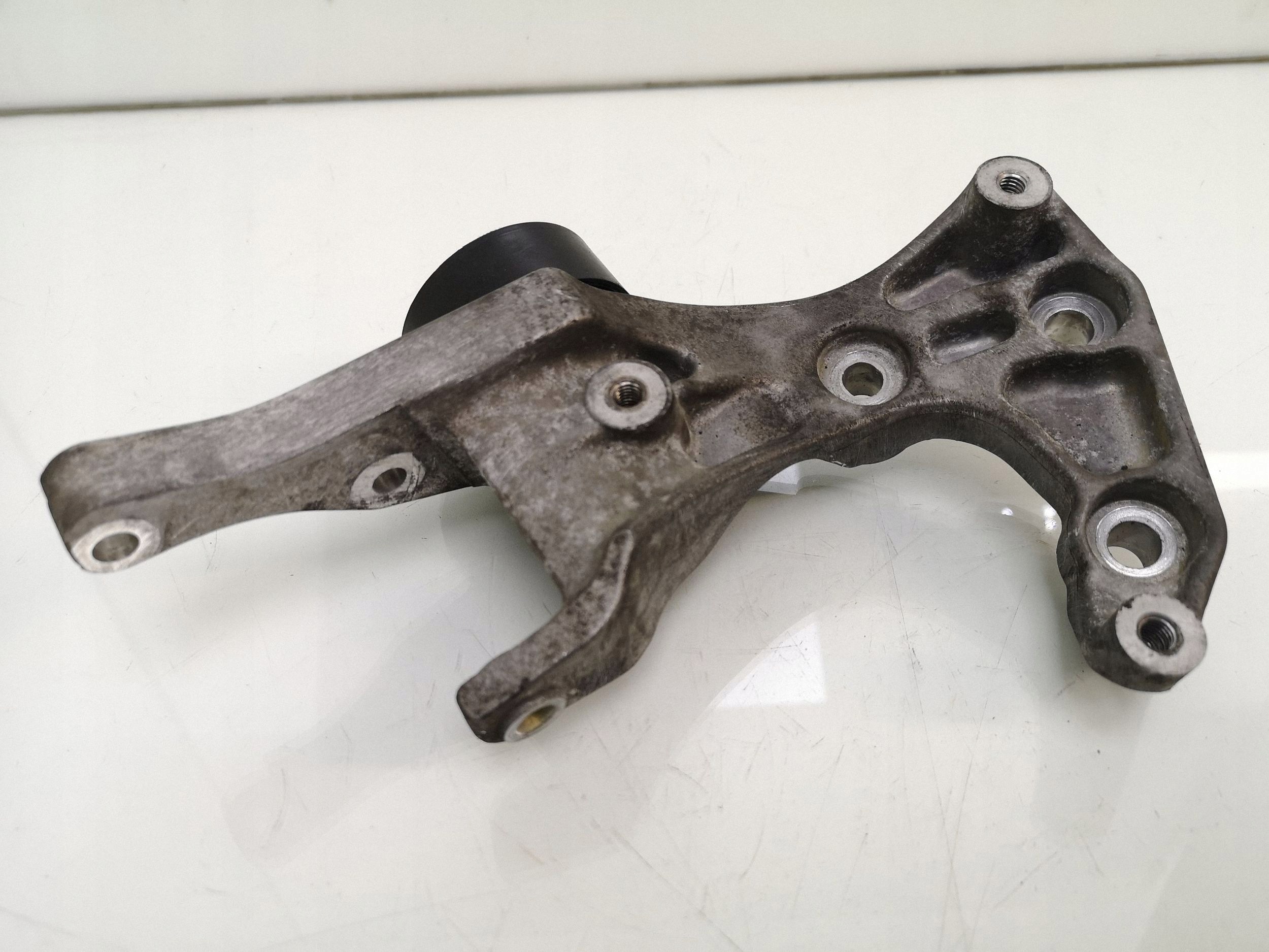 Support compresseur clim. Opel Astra J FRC44930 image 2