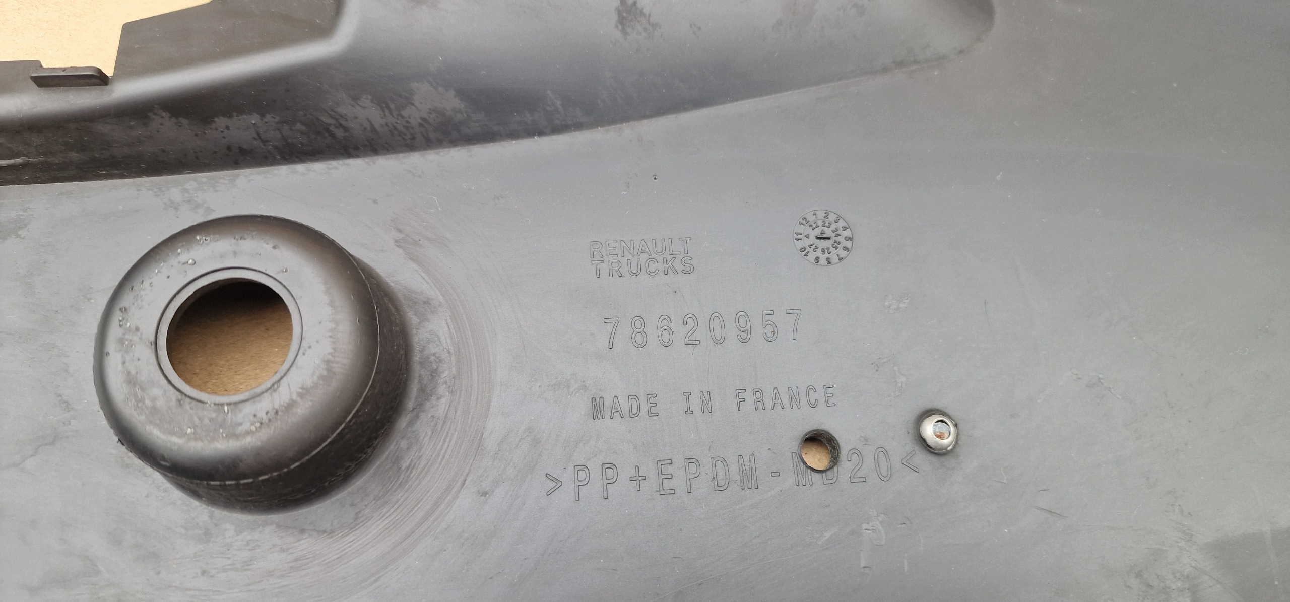 Renault T Range Bumper Midden Kap 78620957 image 5