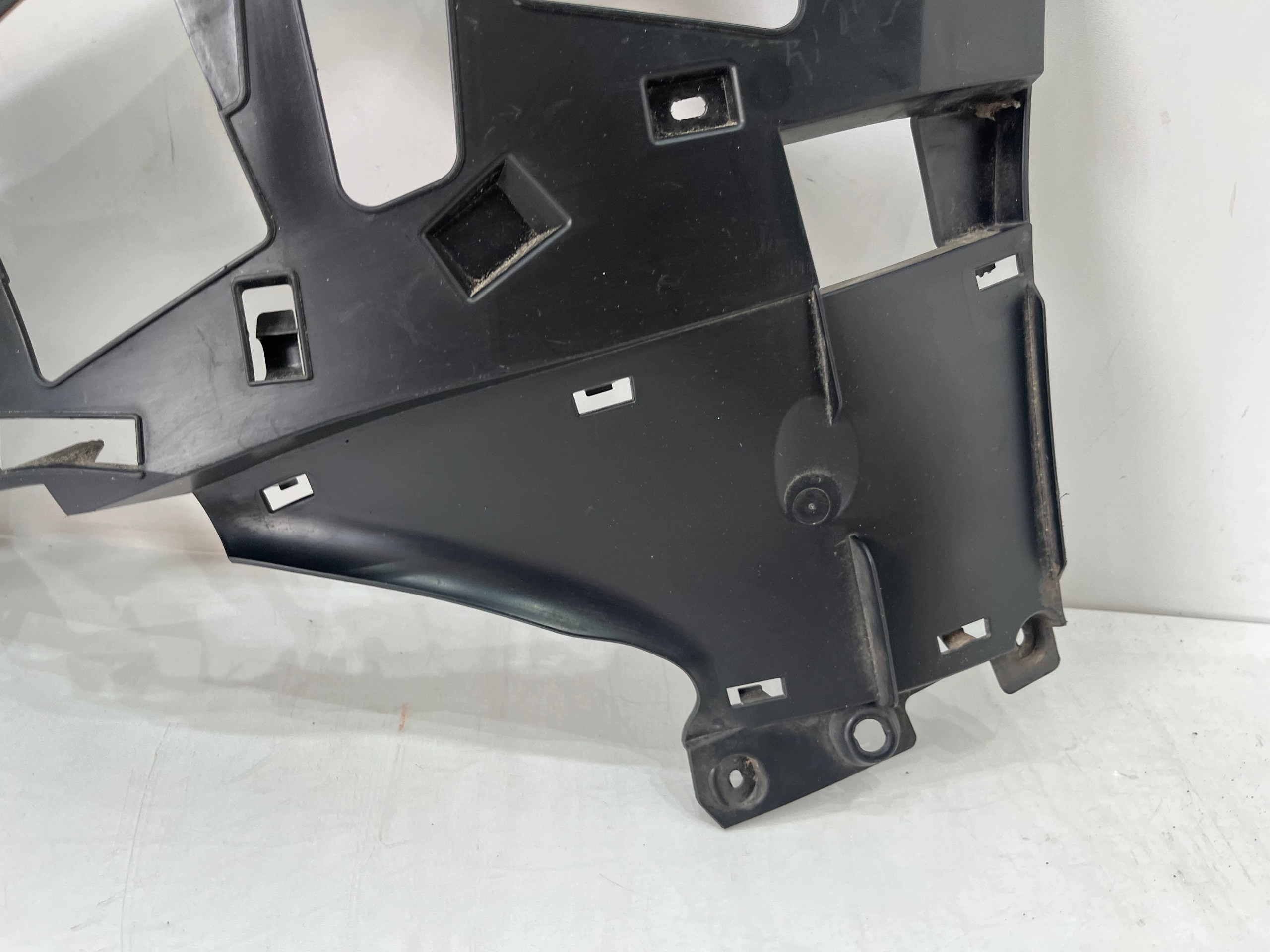 Renault Scenic IV Front Bumper Bracket Left image 4