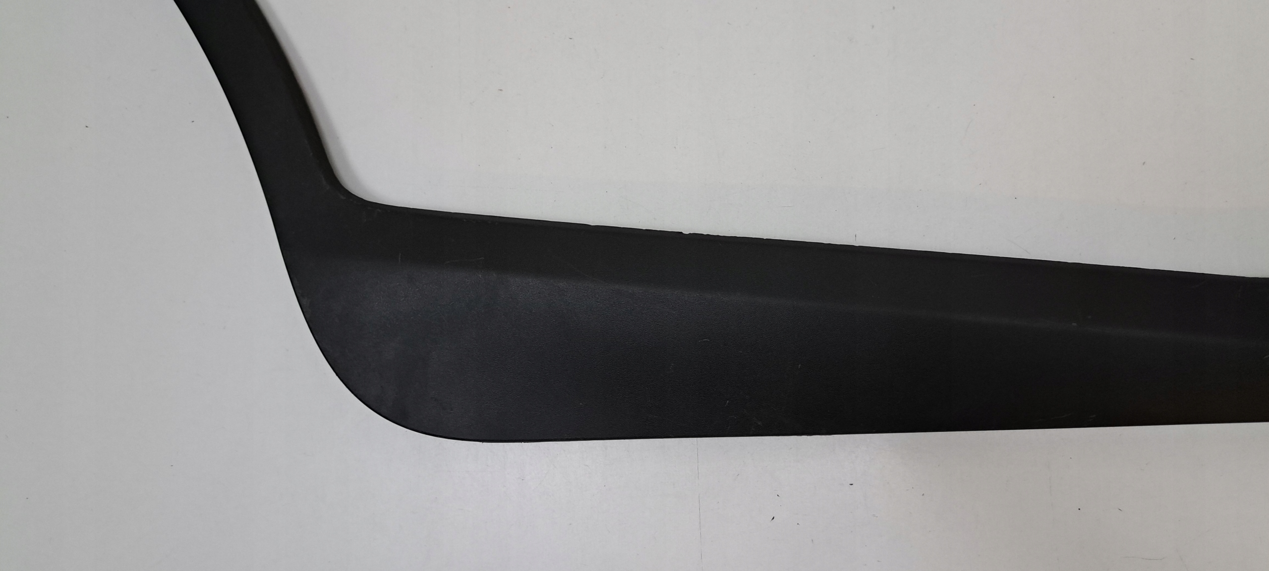 Kia Stonic Türleiste rechts hinten OEM 87734-H8400 image 3