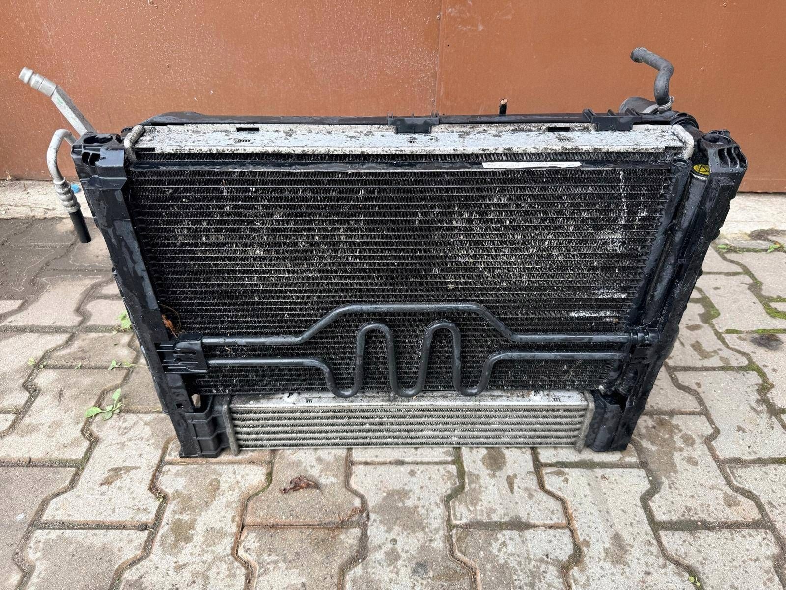 BMW E87 E81 Etupuskuri Vahvike Tuulettimelle 2.0 Diesel