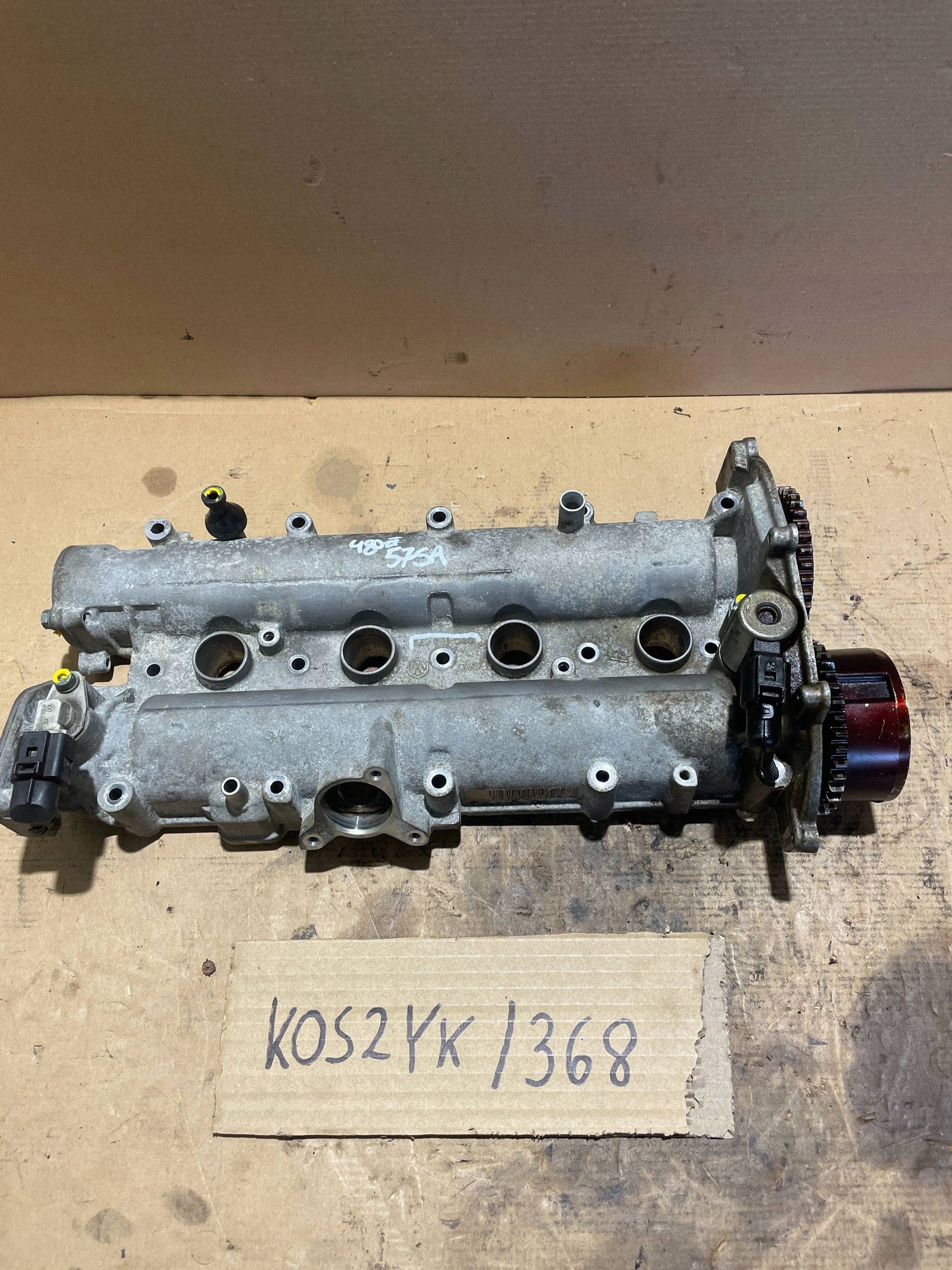VW Golf V 1.6 FSI Venttiilikannen kansi 03C103475 image 2