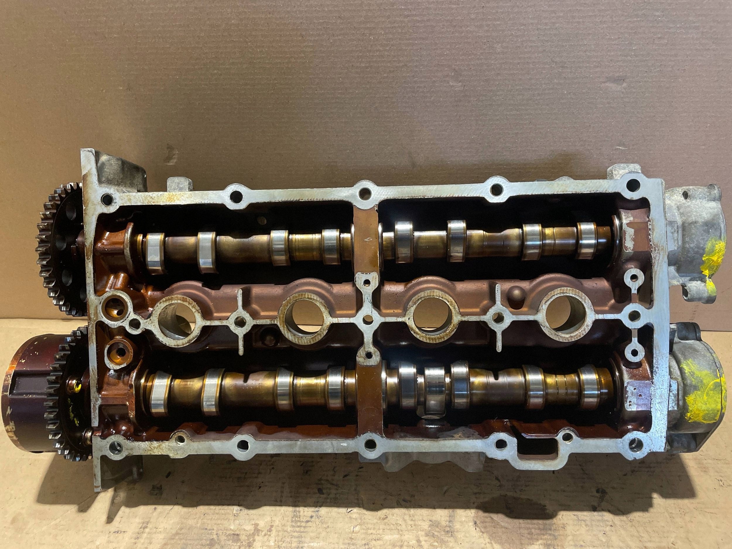 Valve Cover VW Touran Golf V A3 8P Octavia 1.6 FSI 03C103475