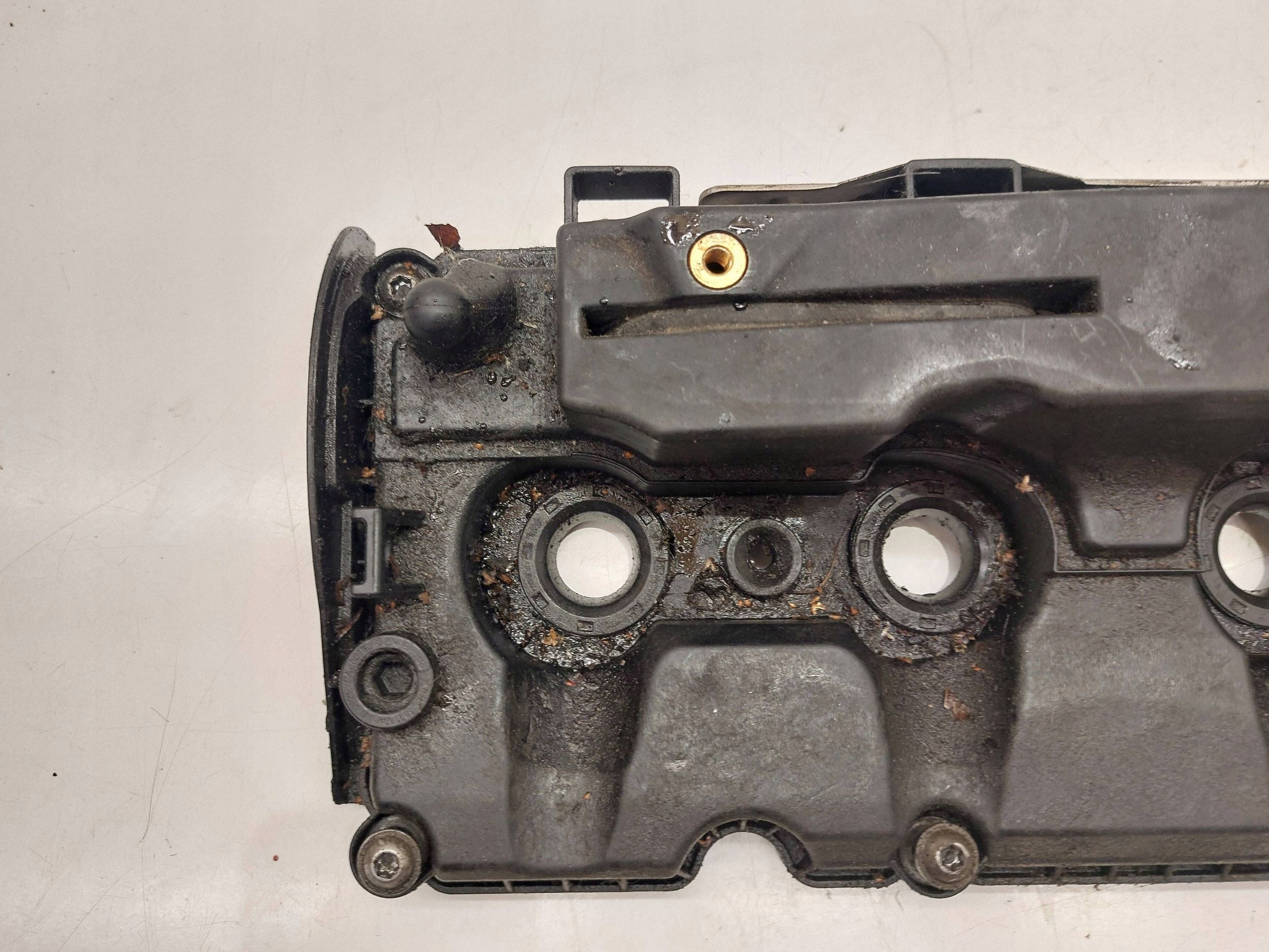 Skoda Octavia 3 2.0 TDI Valve Cover OEM 04L103475 Used