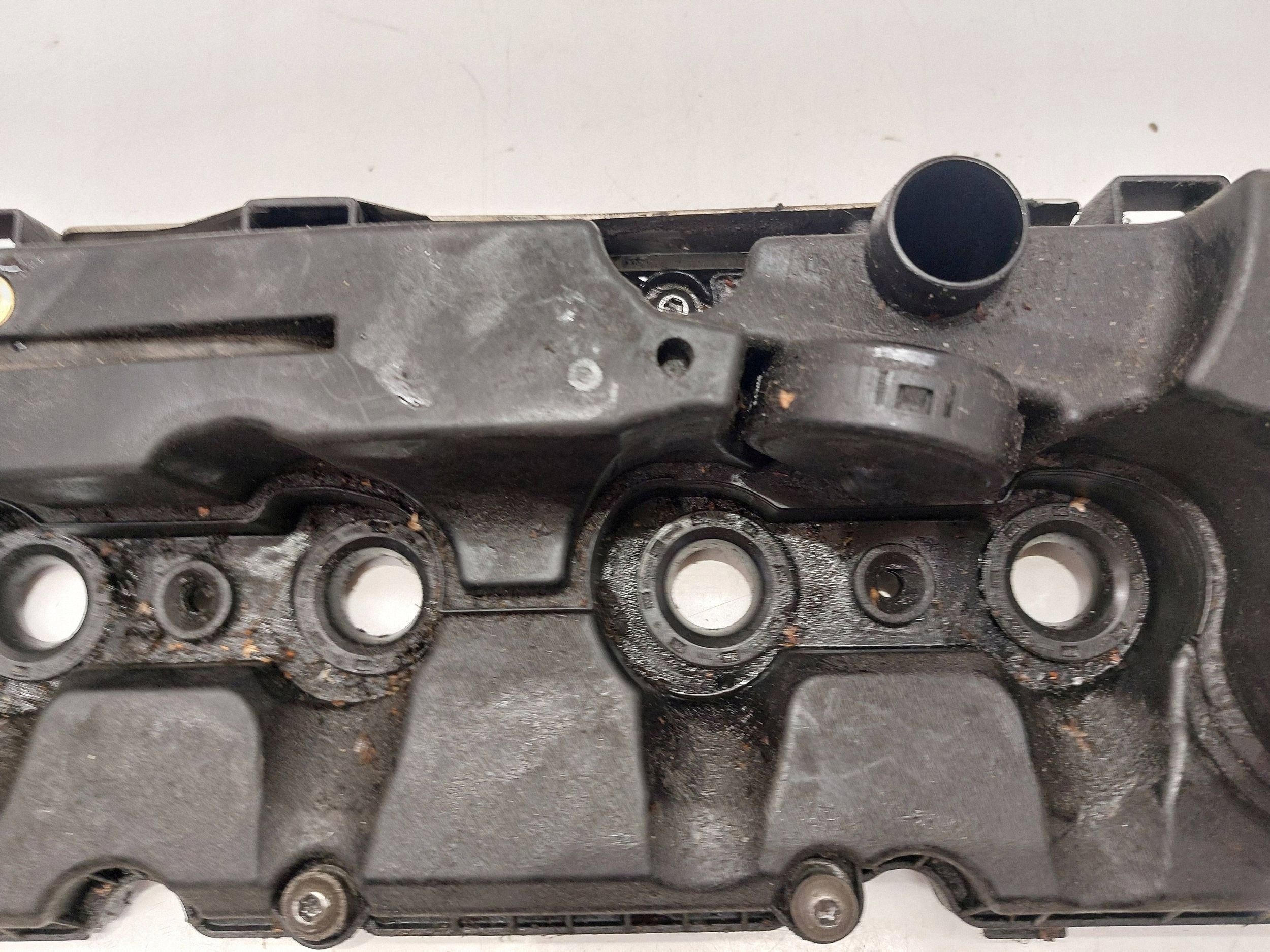 SKODA OCTAVIA 3 III 2.0 TDI Ventilabdeckung 04L103475 image 3