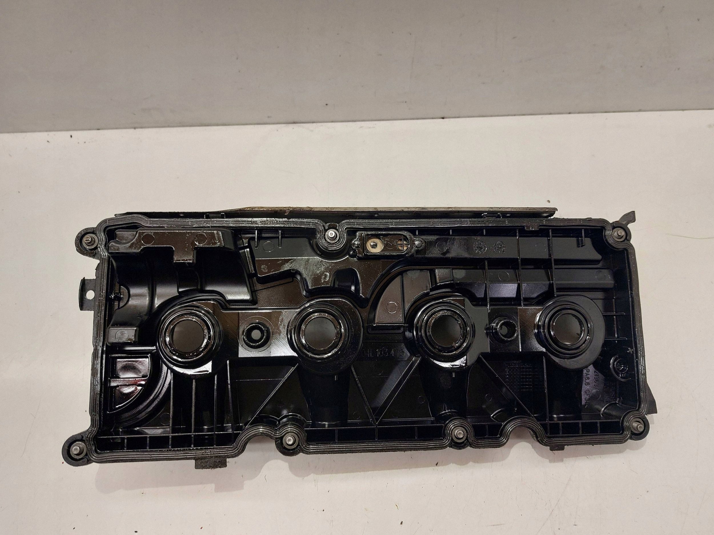 SKODA OCTAVIA 3 III 2.0 TDI Ventilabdeckung 04L103475 image 6