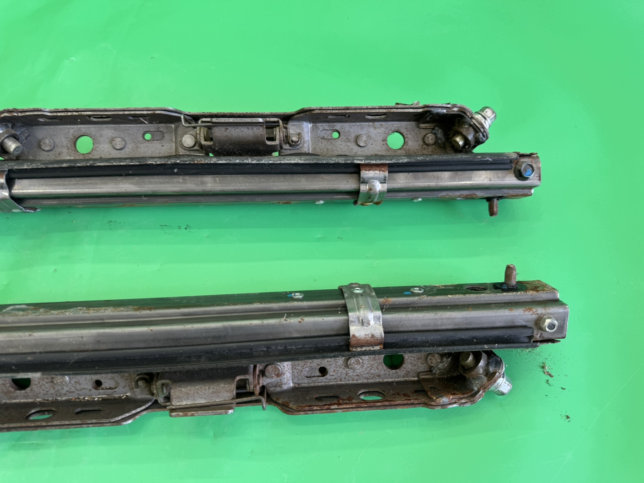 Führungsschienen Sitz 2. Reihe Hyundai H1 II 07- Komplett image 6