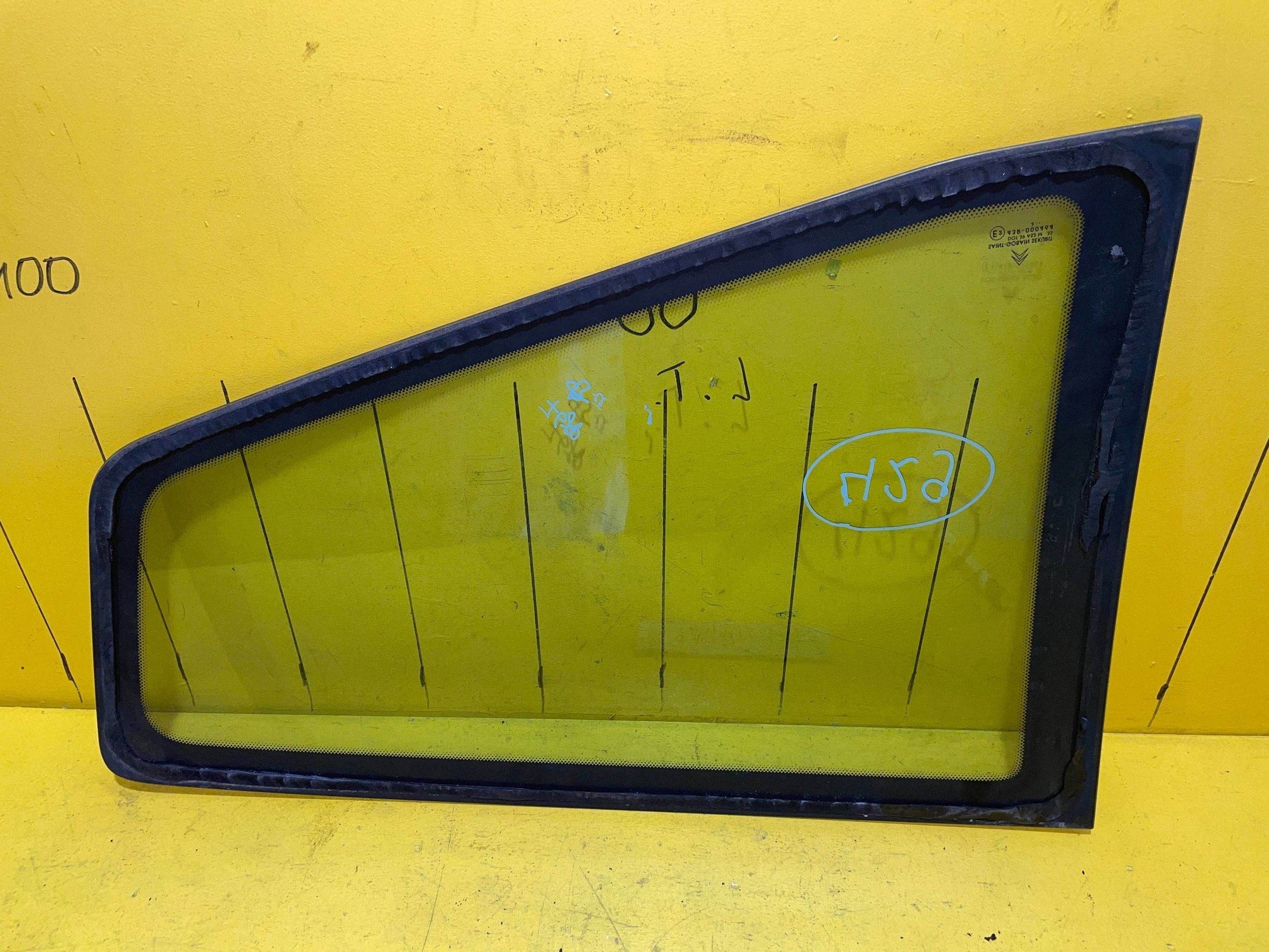 Vitre de porte arrière gauche Citroën C2 (YBV21526) image 2