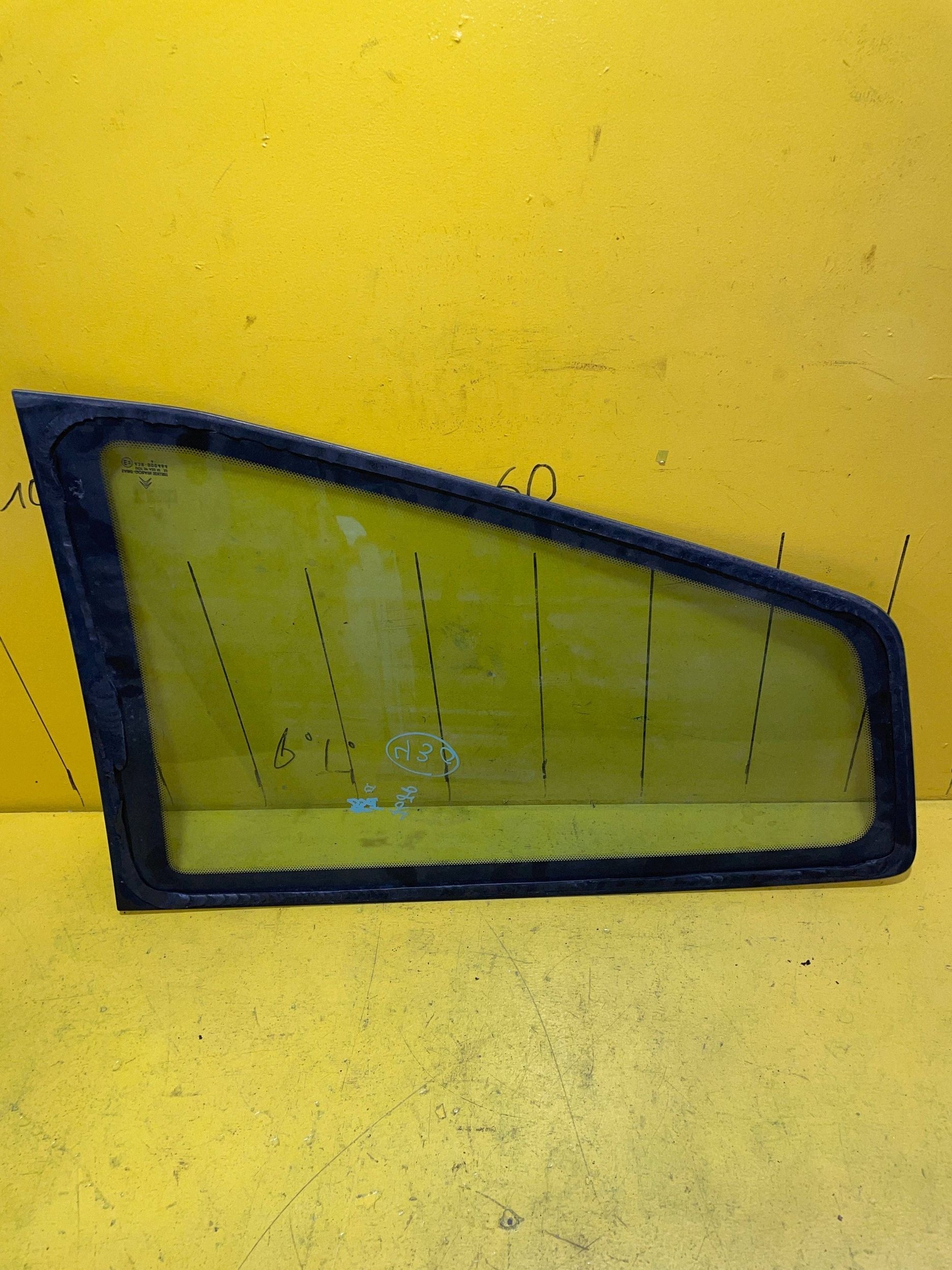 Ventana puerta trasera derecha Citroen C2 YBV21527 image 2