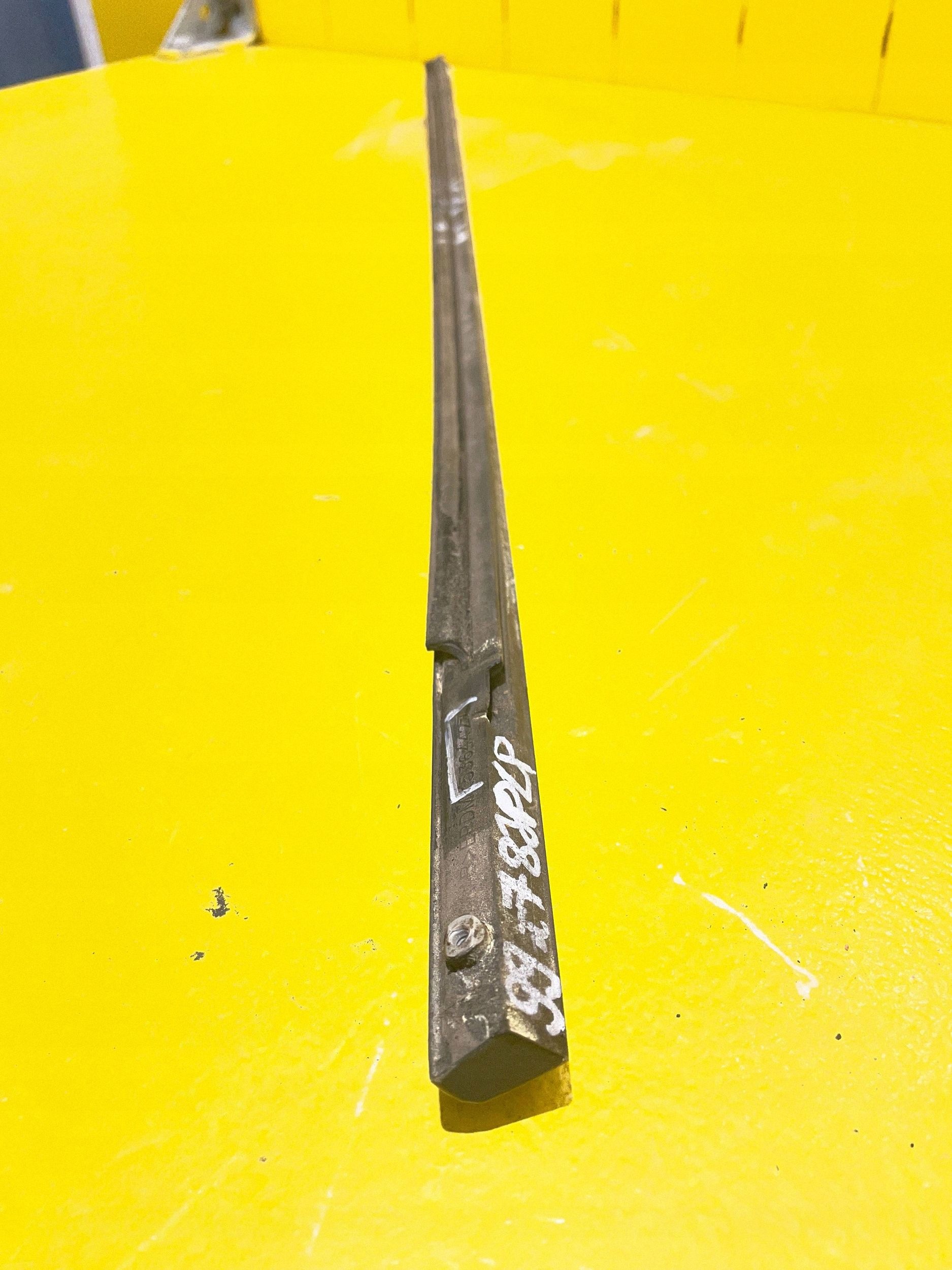 Saab 9-5 Tuulilasinpyyhkijän varsi vasen etu 5364427