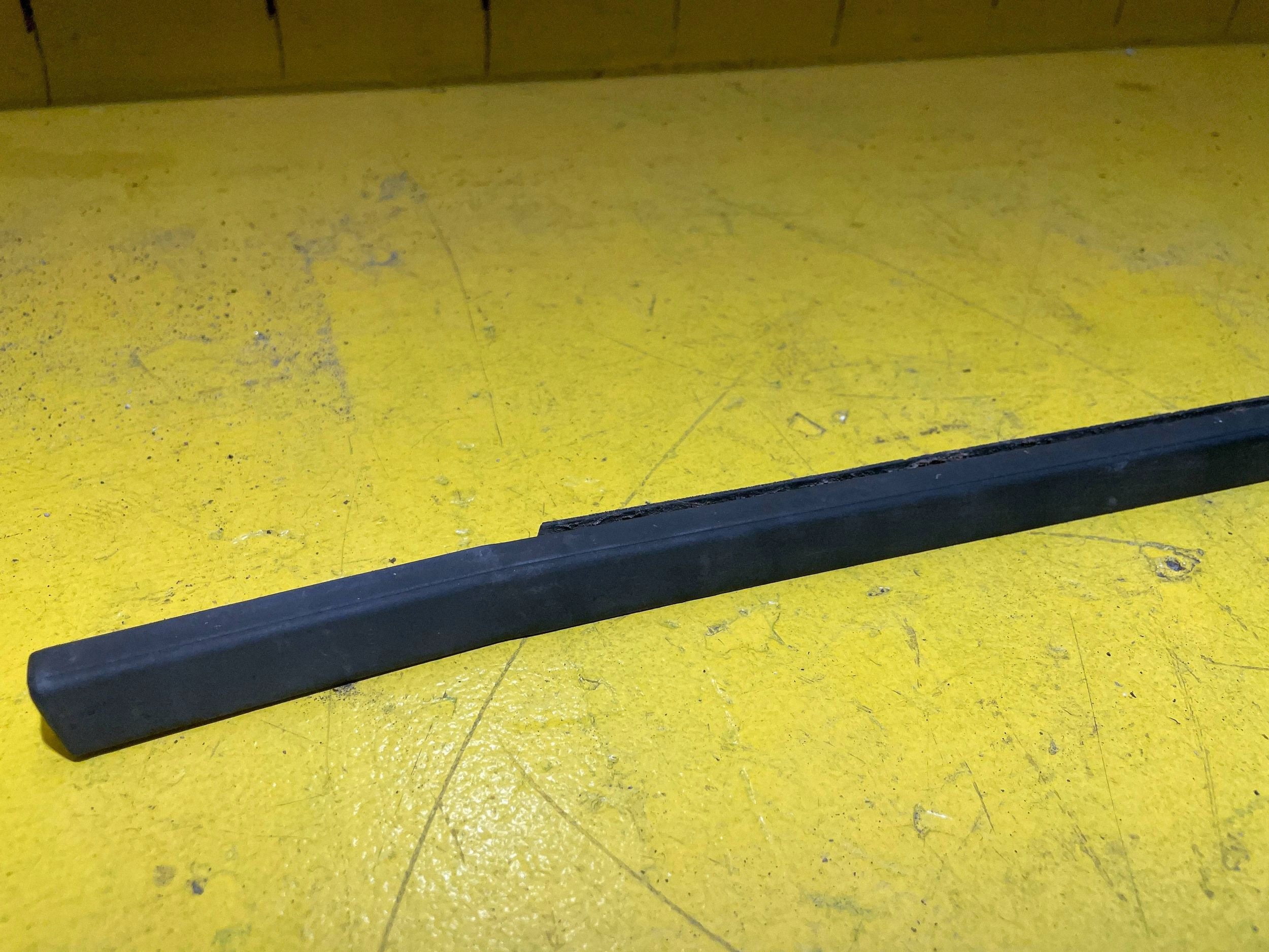 Saab 9-5 Tuulilasinpyyhkijän varsi oikea etu 5364435
