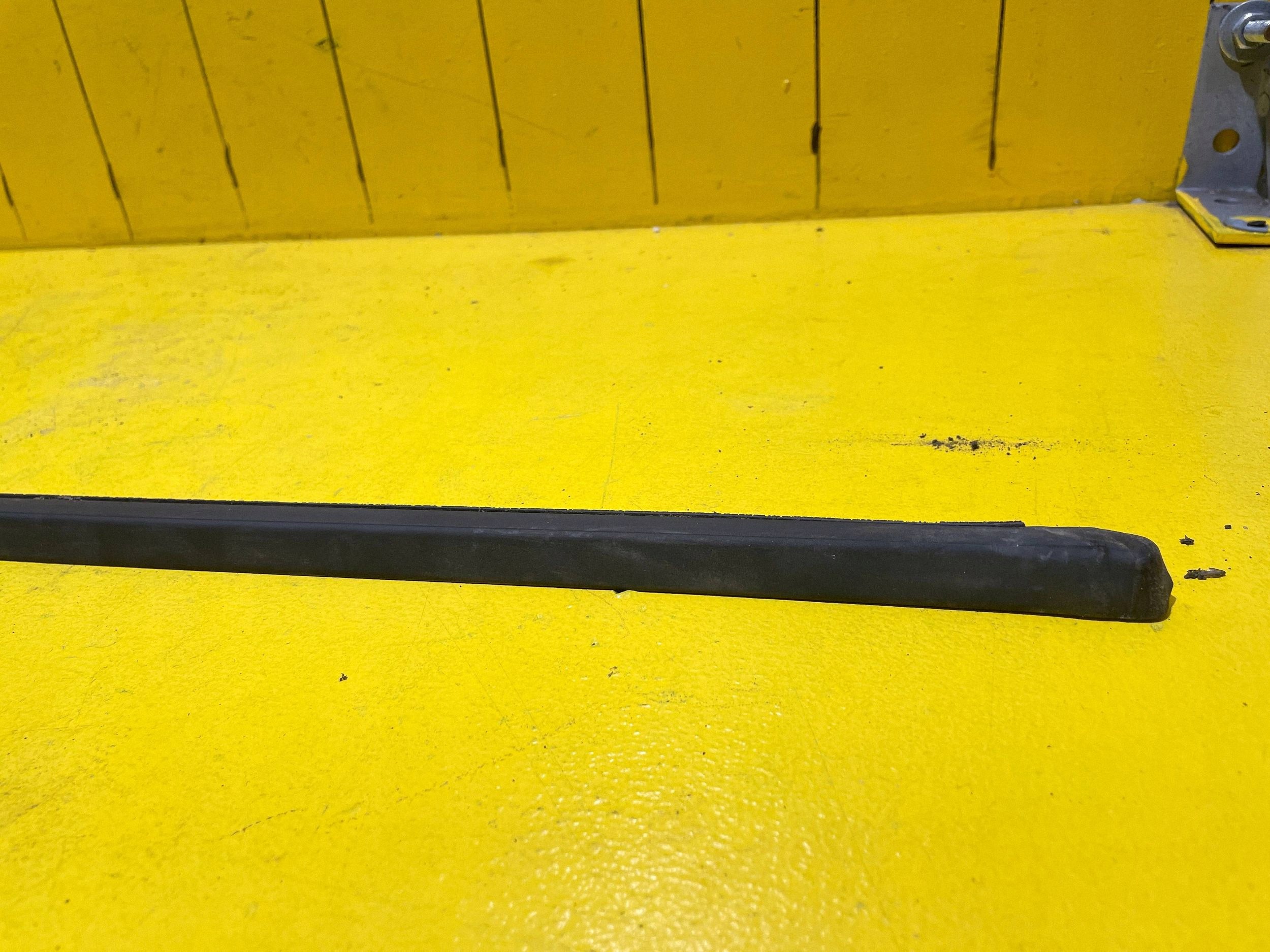 Saab 9-5 Windabweiser rechts vorne OEM 5364435 image 3
