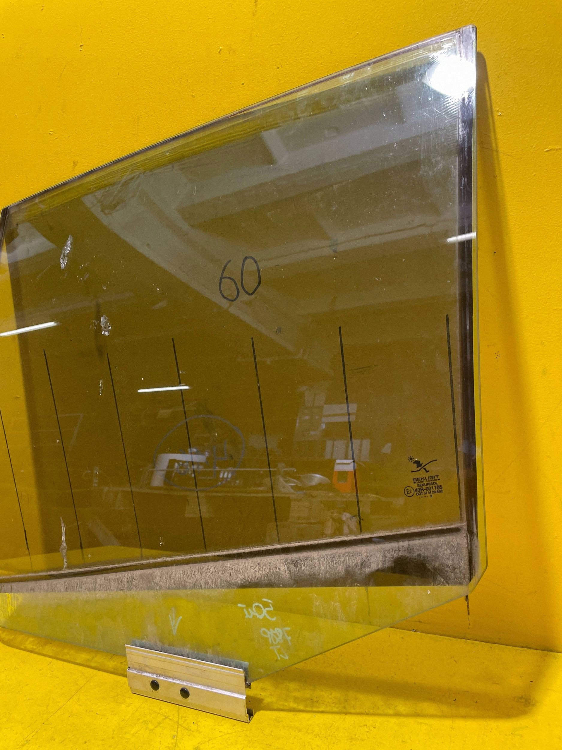 Vitre de porte arrière gauche Saab 9-5 (YBV21540) image 3