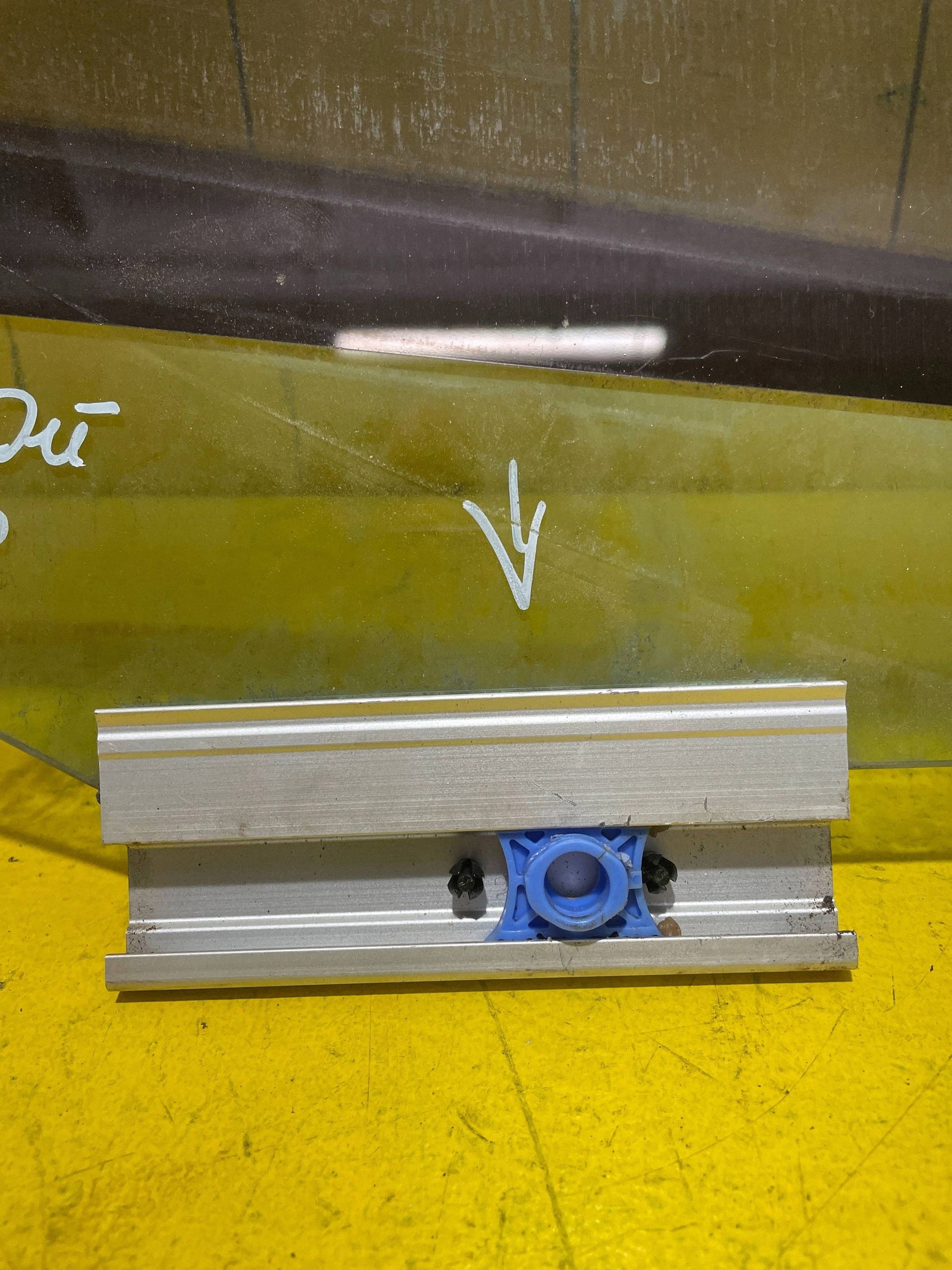 Vitre de porte arrière gauche Saab 9-5 (YBV21540) image 6