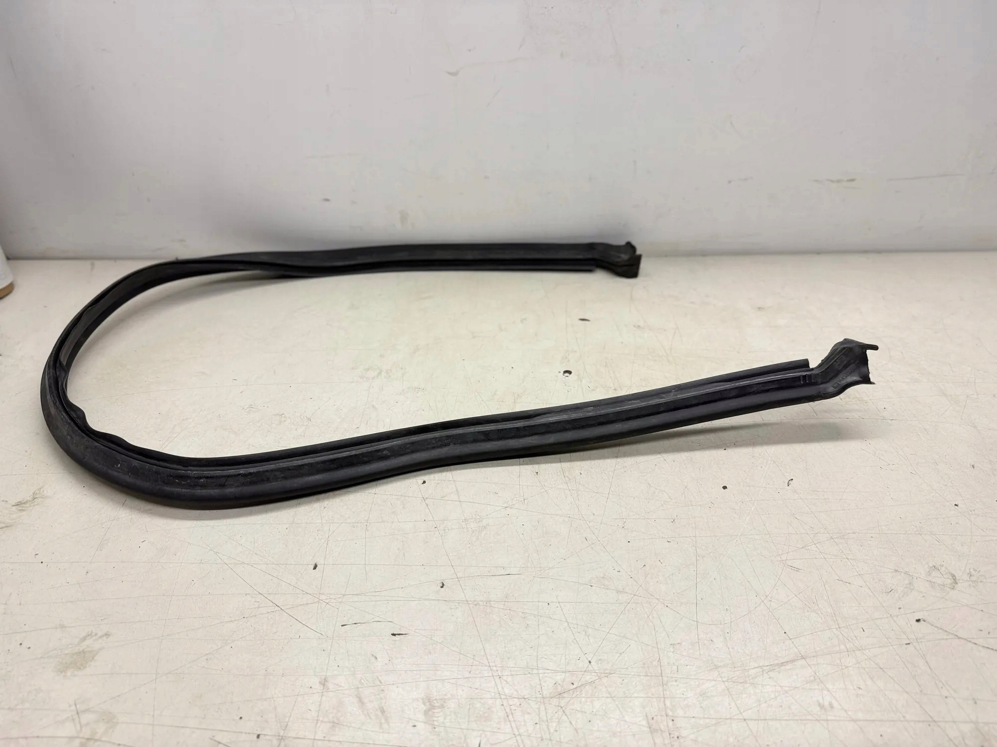 BMW 6 E63 E64 LCI Maskin tiiviste 7008797 image 3