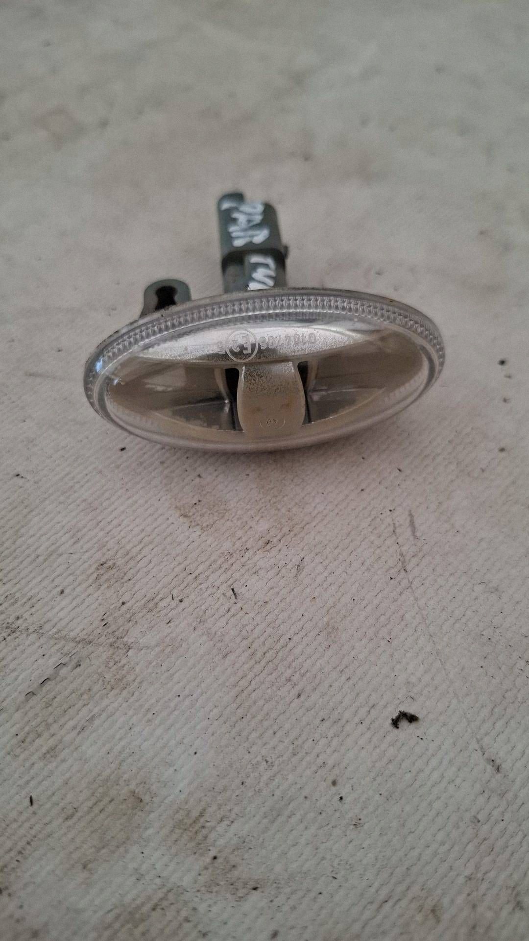 Side direction indicator Peugeot OE 9680057480 image 2