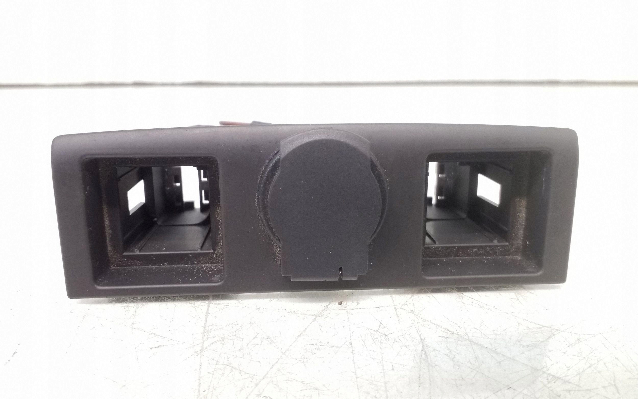 Opel Vectra C Cigarette Lighter Frame 13111084 image 2