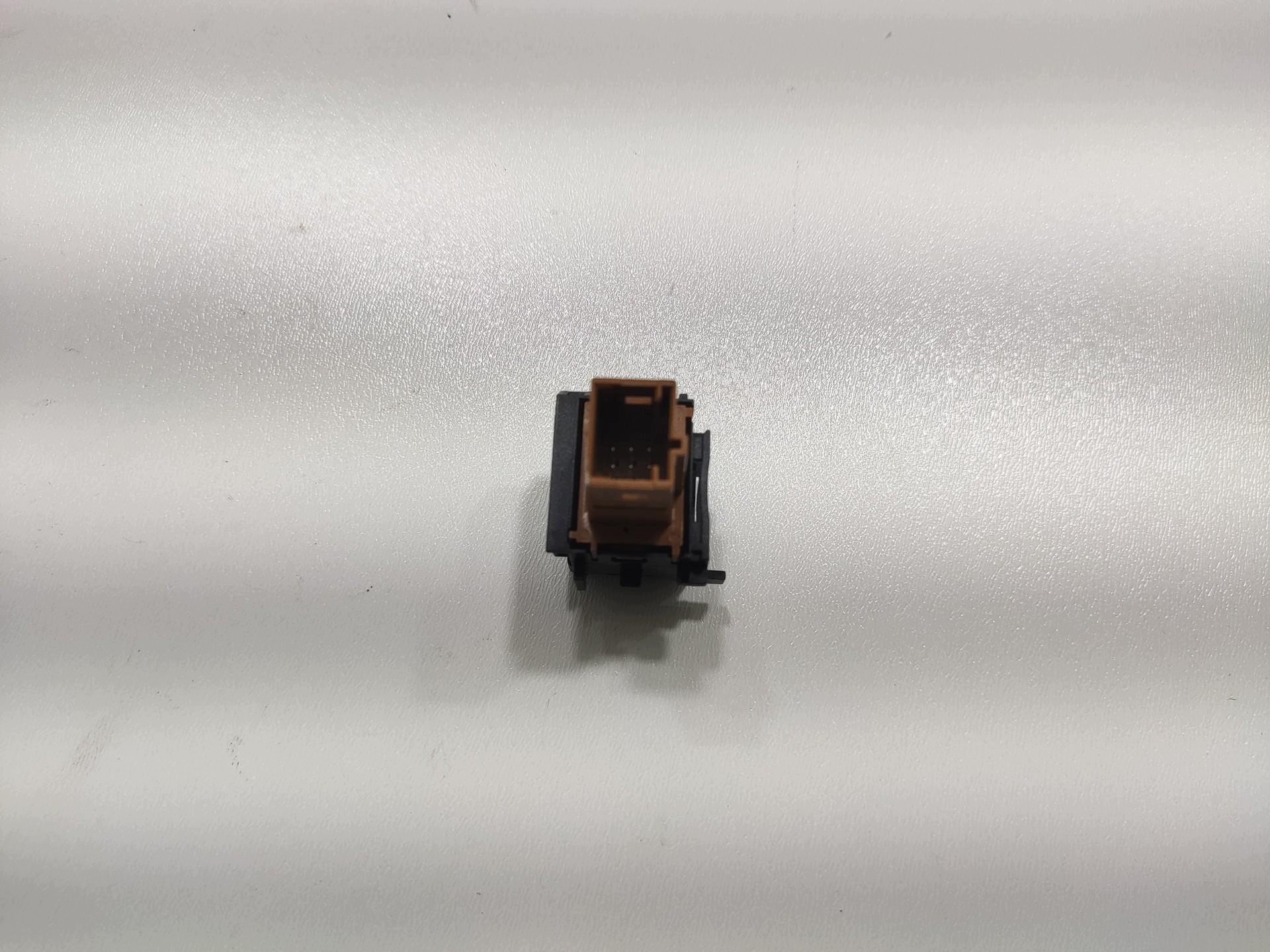 Zentralverriegelungstaster Partner/Berlingo IV 2018-2023 OEM 9817735977 image 4