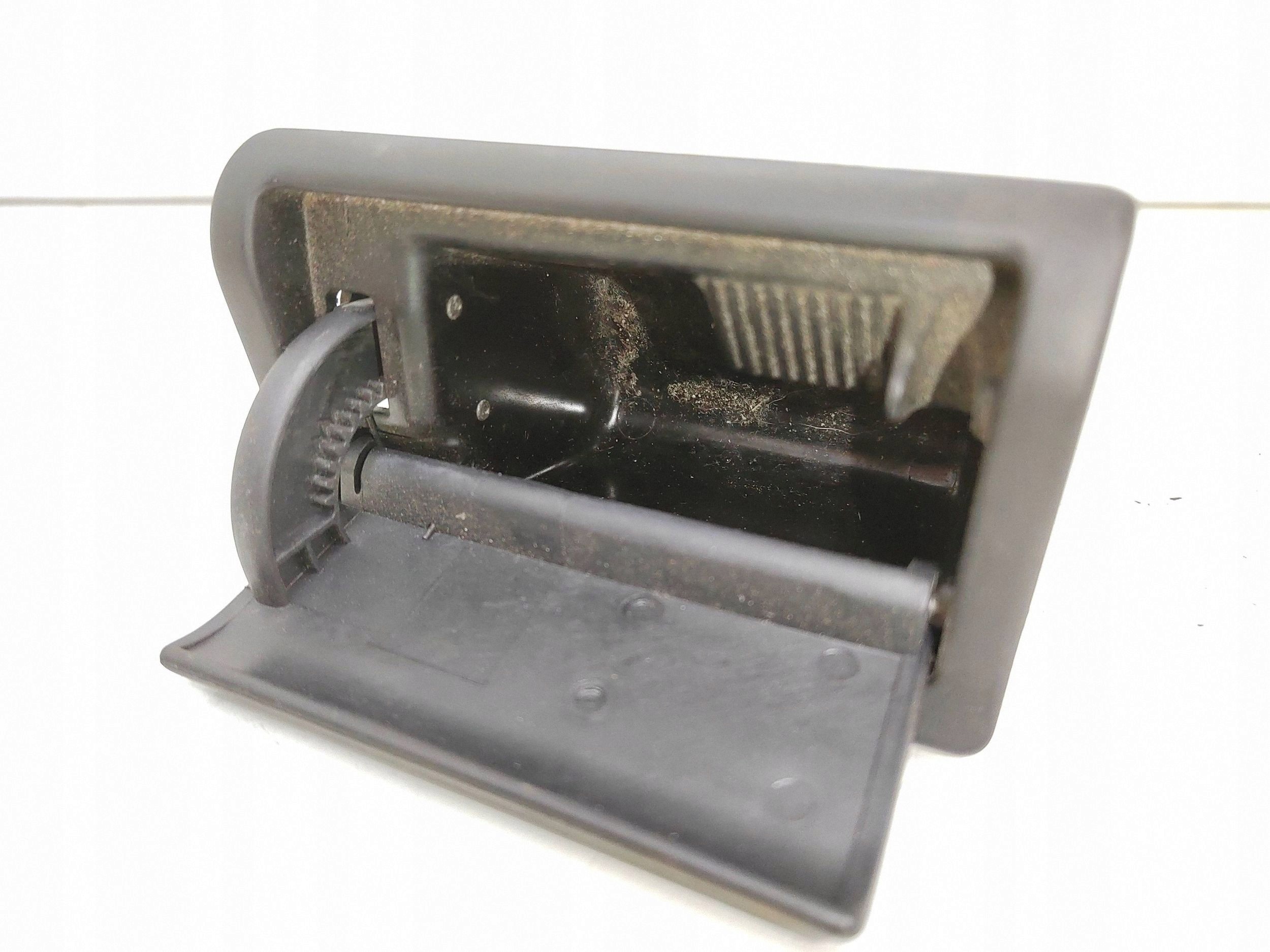 Cinzeiro VW T4 Multivan 90-04 OEM 705857405 image 4