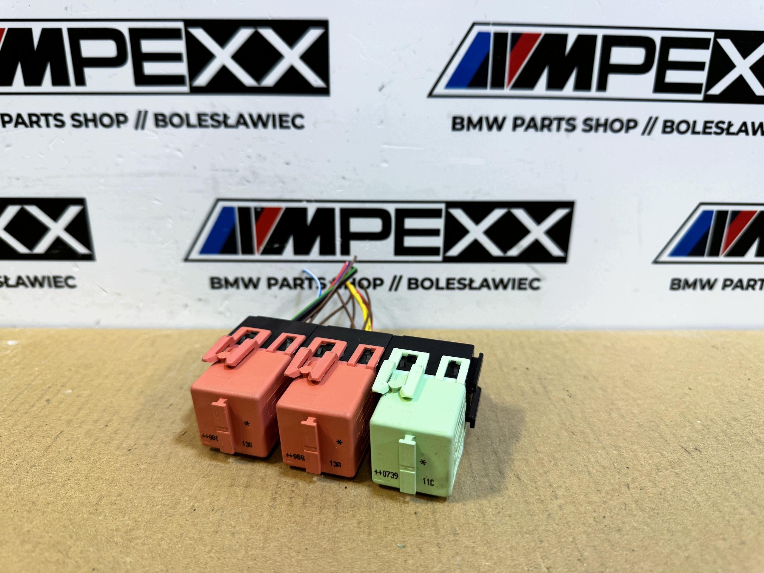 BMW E46 E60 F01 F12 F33 relemoduuli 1742690 image 2