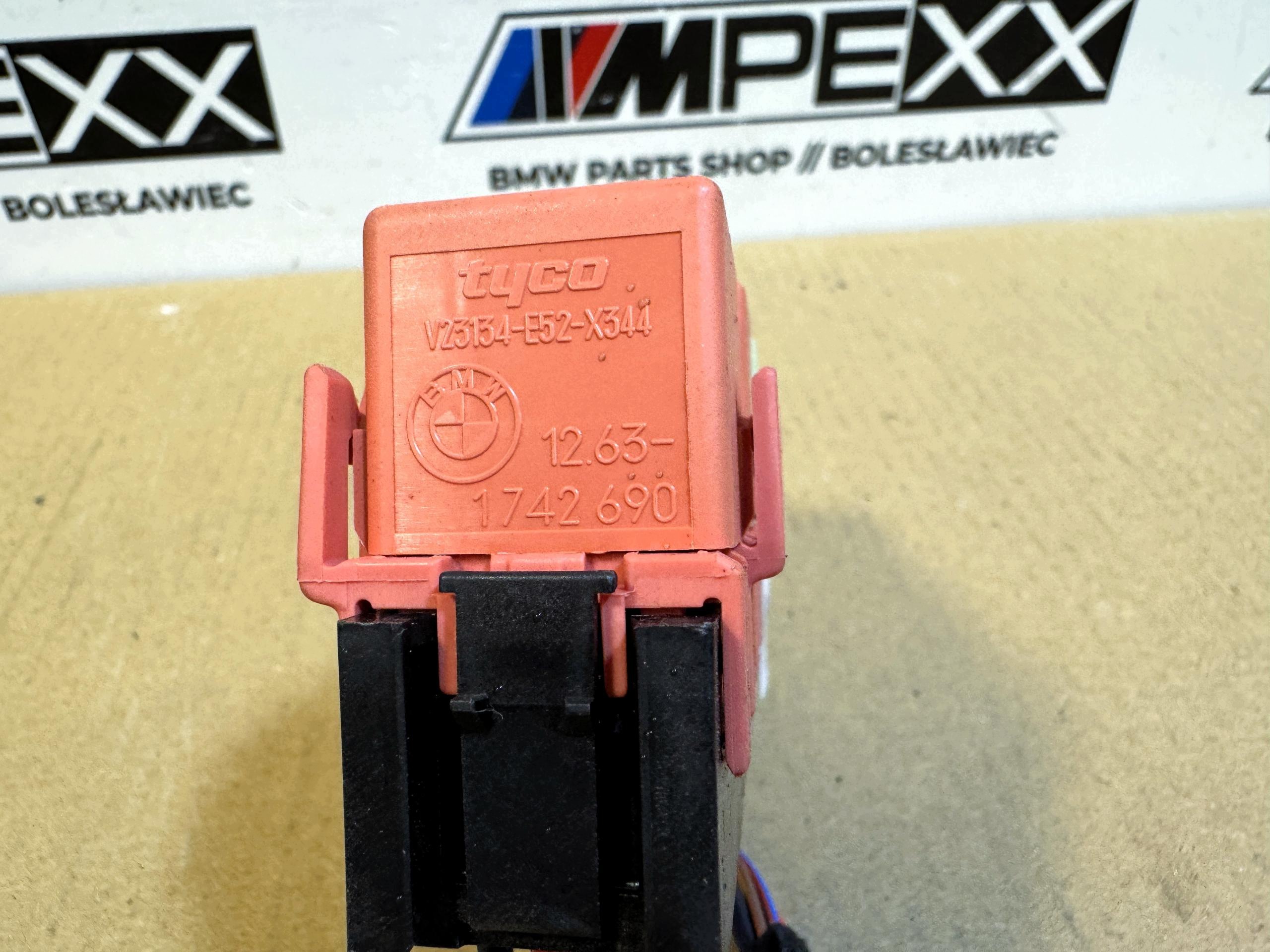 BMW E46 E60 F01 F12 F33 relemoduuli 1742690 image 3