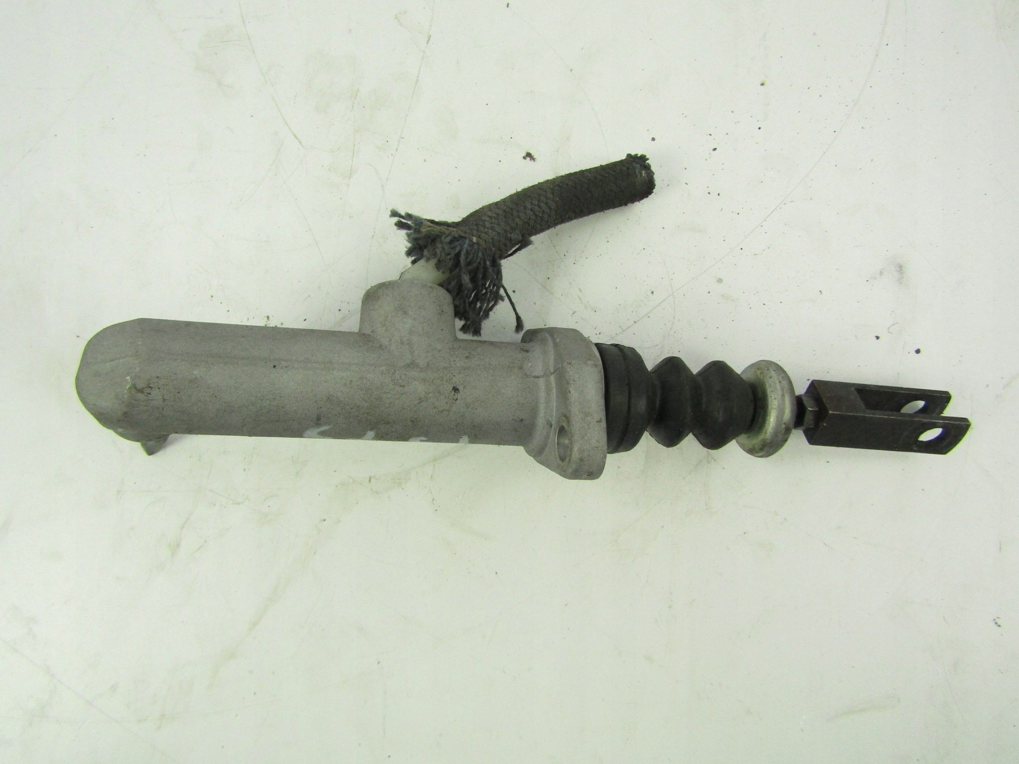 Bomba de Embreagem Audi 100 C4 Usada OEM AK-6-97765 image 2