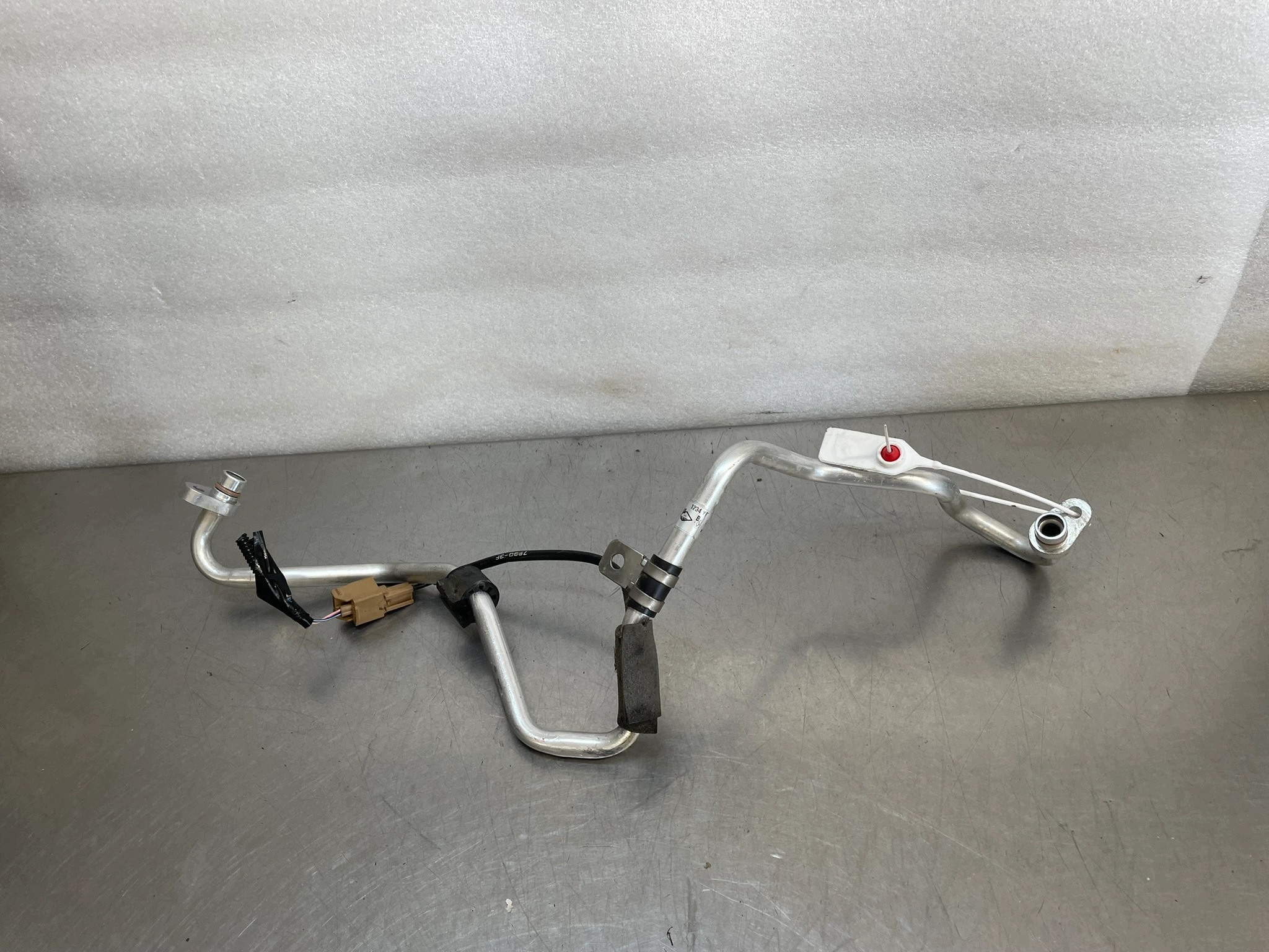 Conduit climatisation Renault Megane V 924415MZ8A image 2