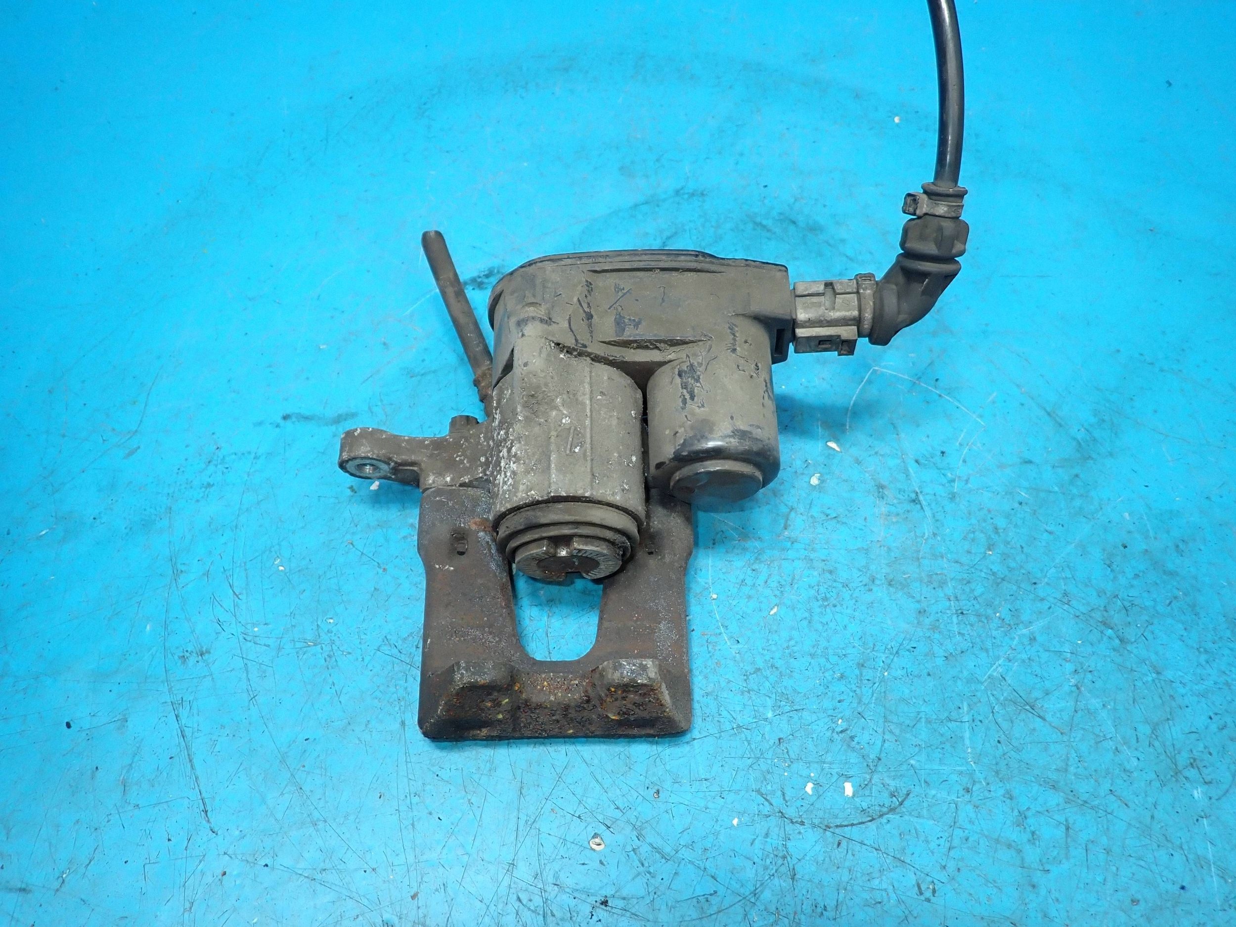 Achterremklauw links elektrisch Hyundai i40 B7427