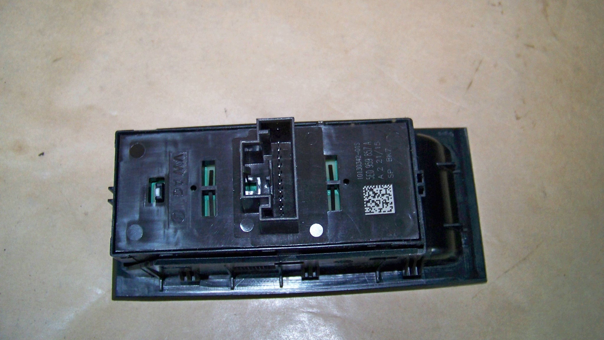 Skoda Octavia III Left Front Window Switch 5E0959857A