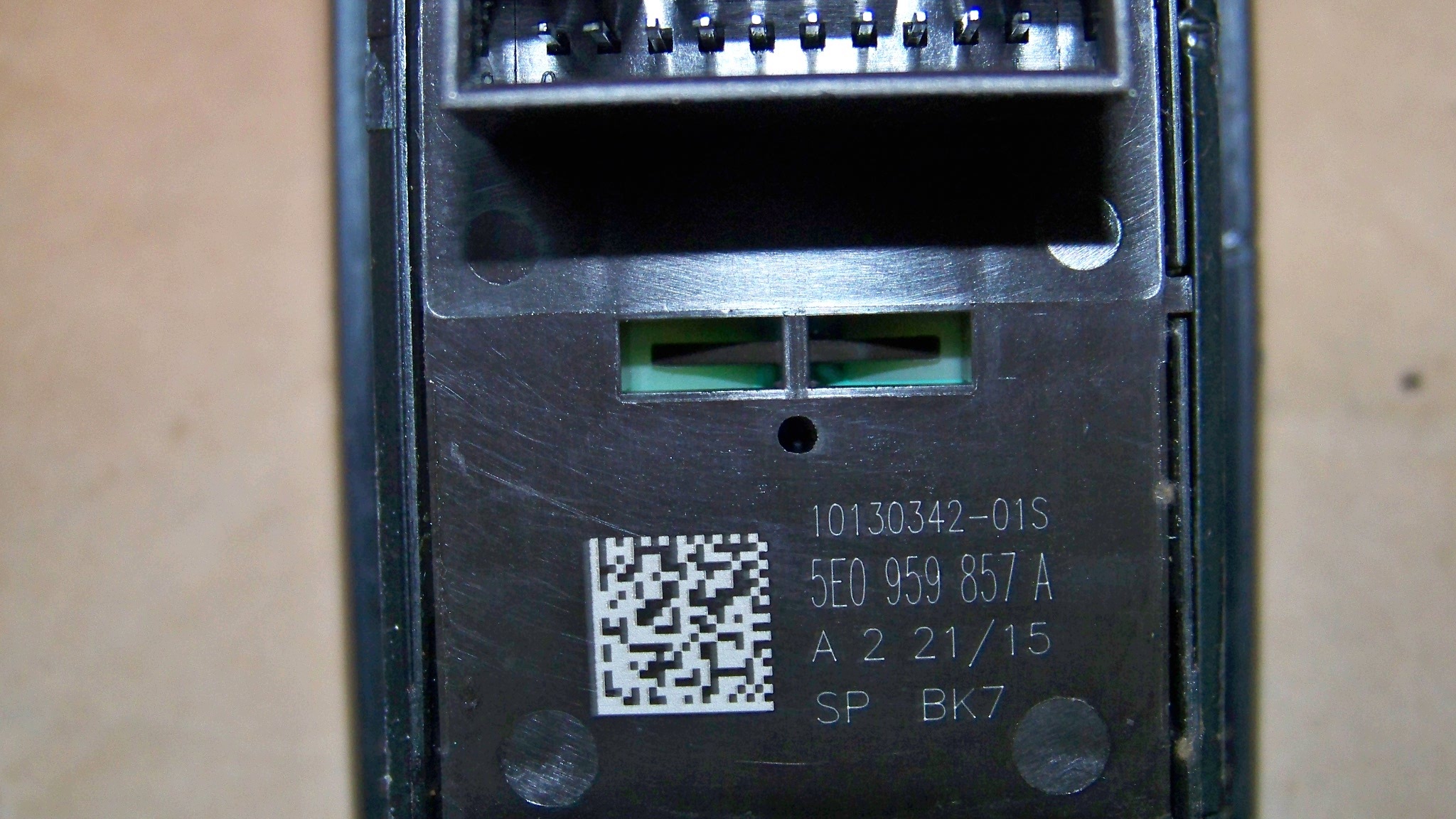 Skoda Octavia III Left Front Window Switch 5E0959857A image 3