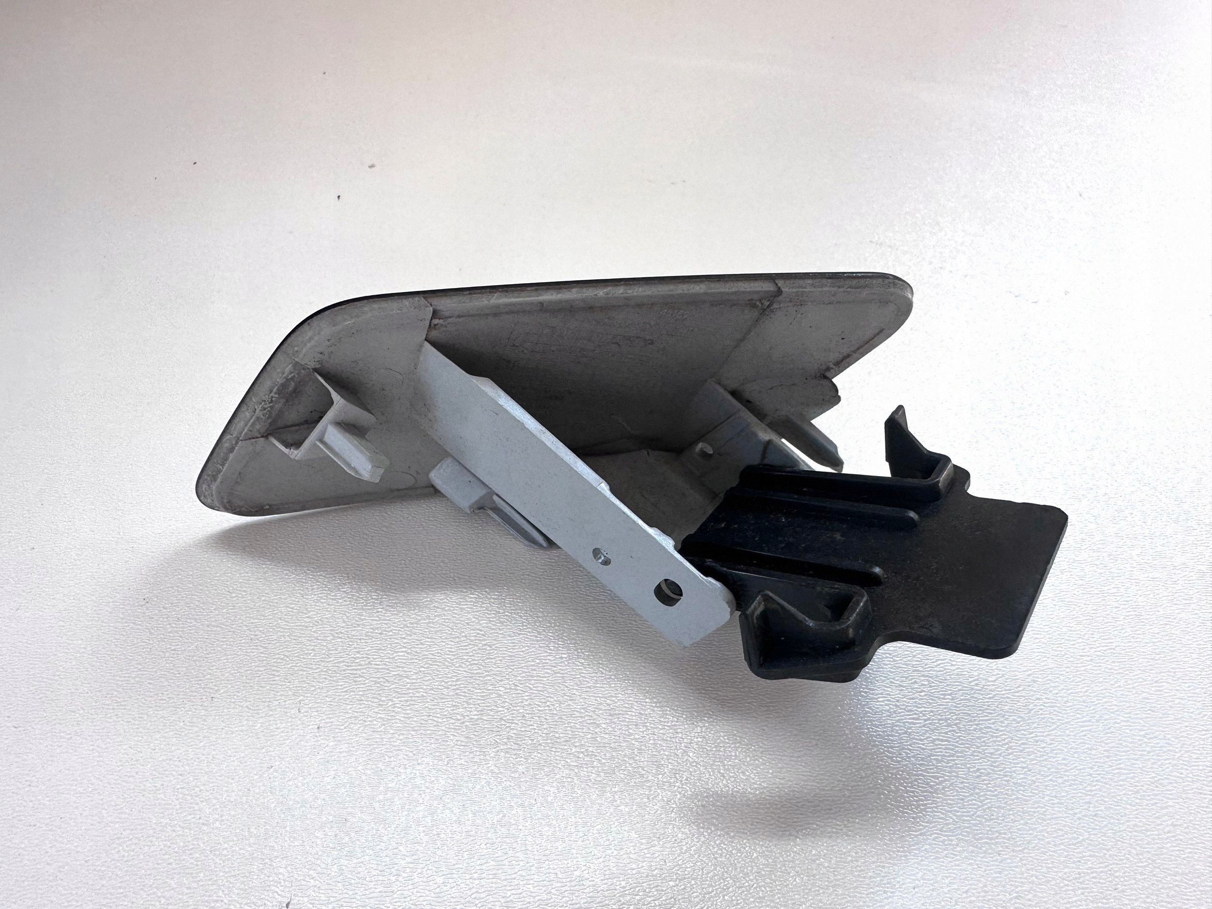 Audi A3 8Y Tapa derecha lavafaros 8Y0955276 image 4